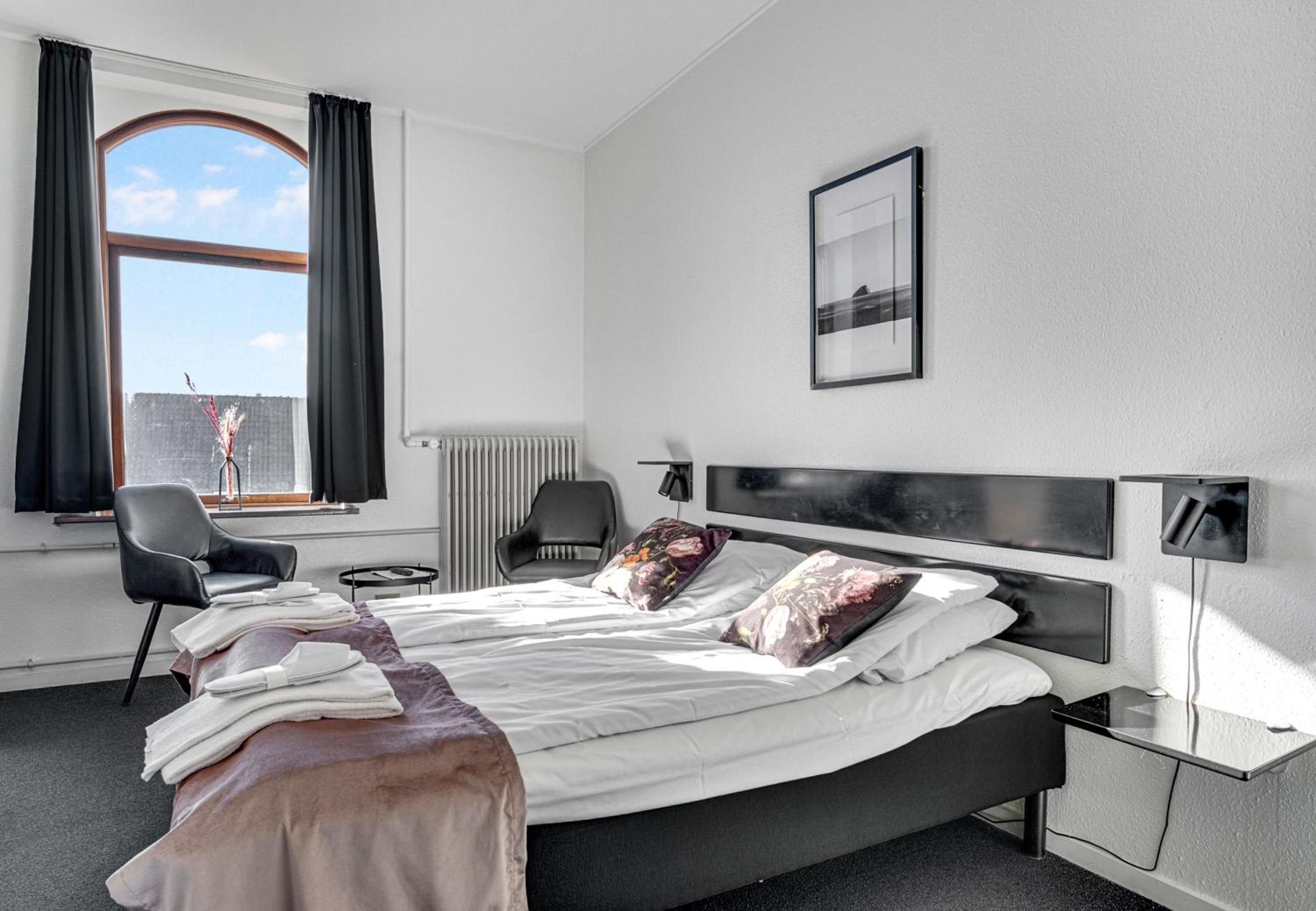 Standard Double/Twin Room photo 3