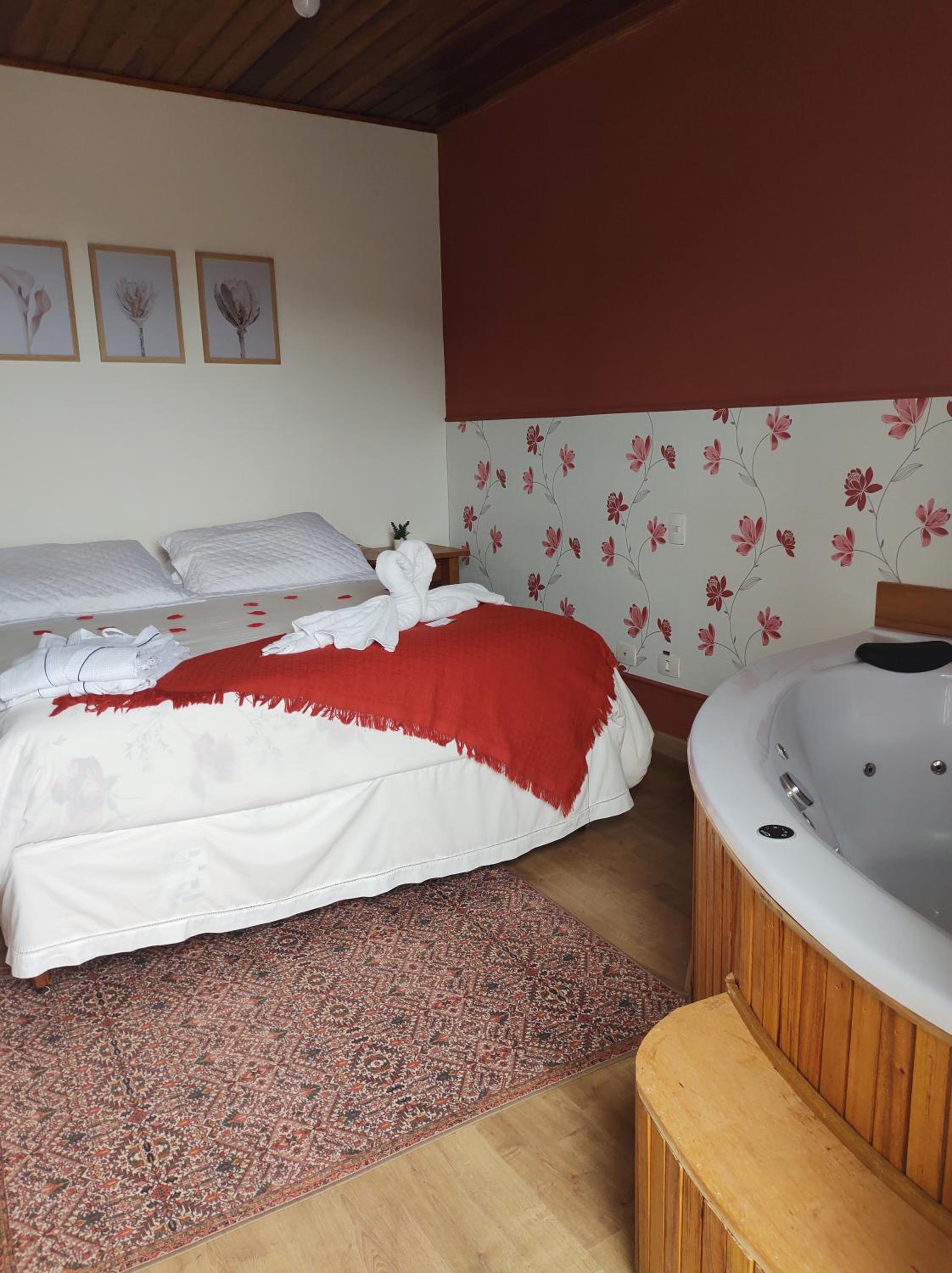 Suite with Spa Bath photo 1