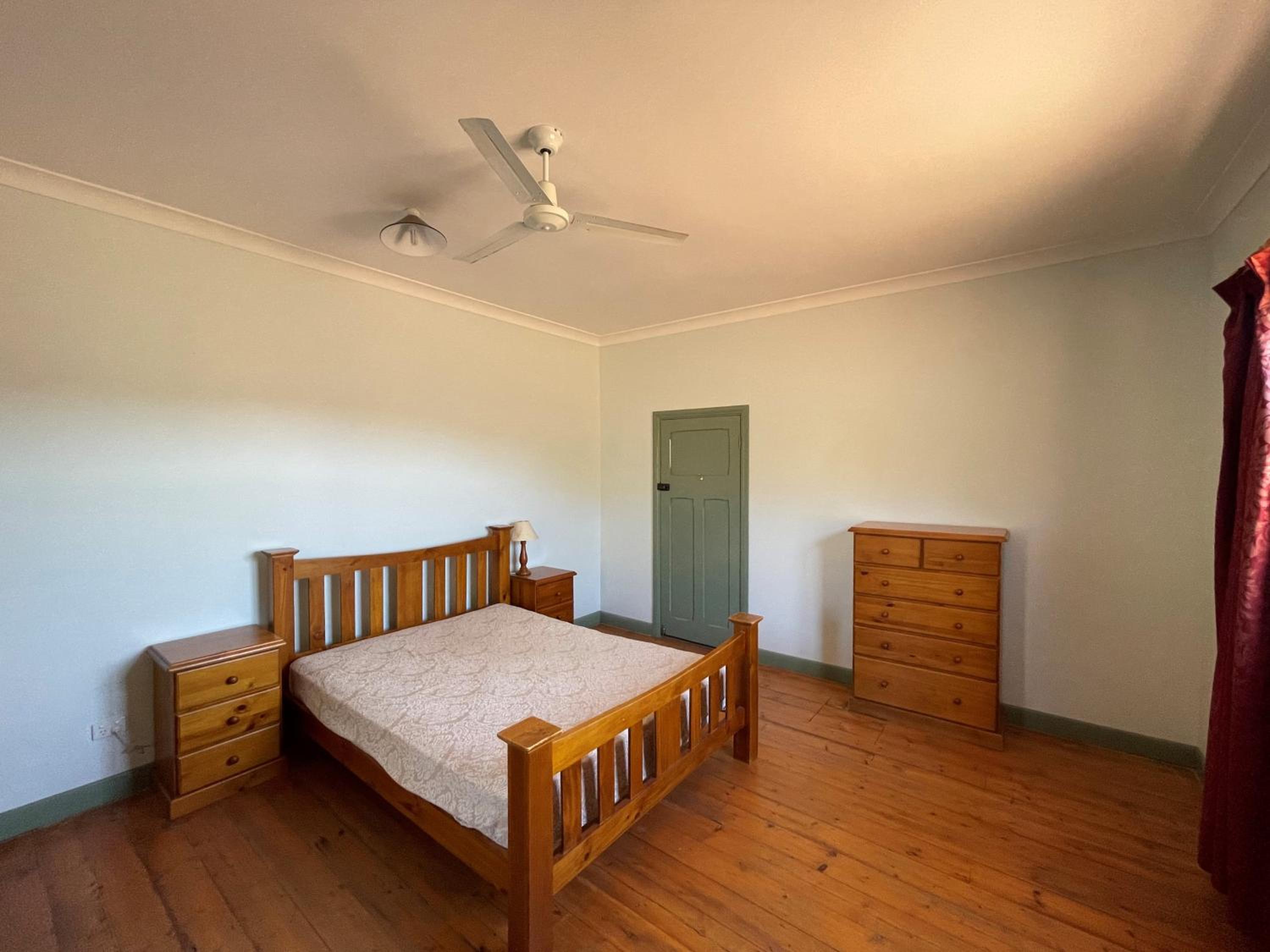 Three-Bedroom House photo 3