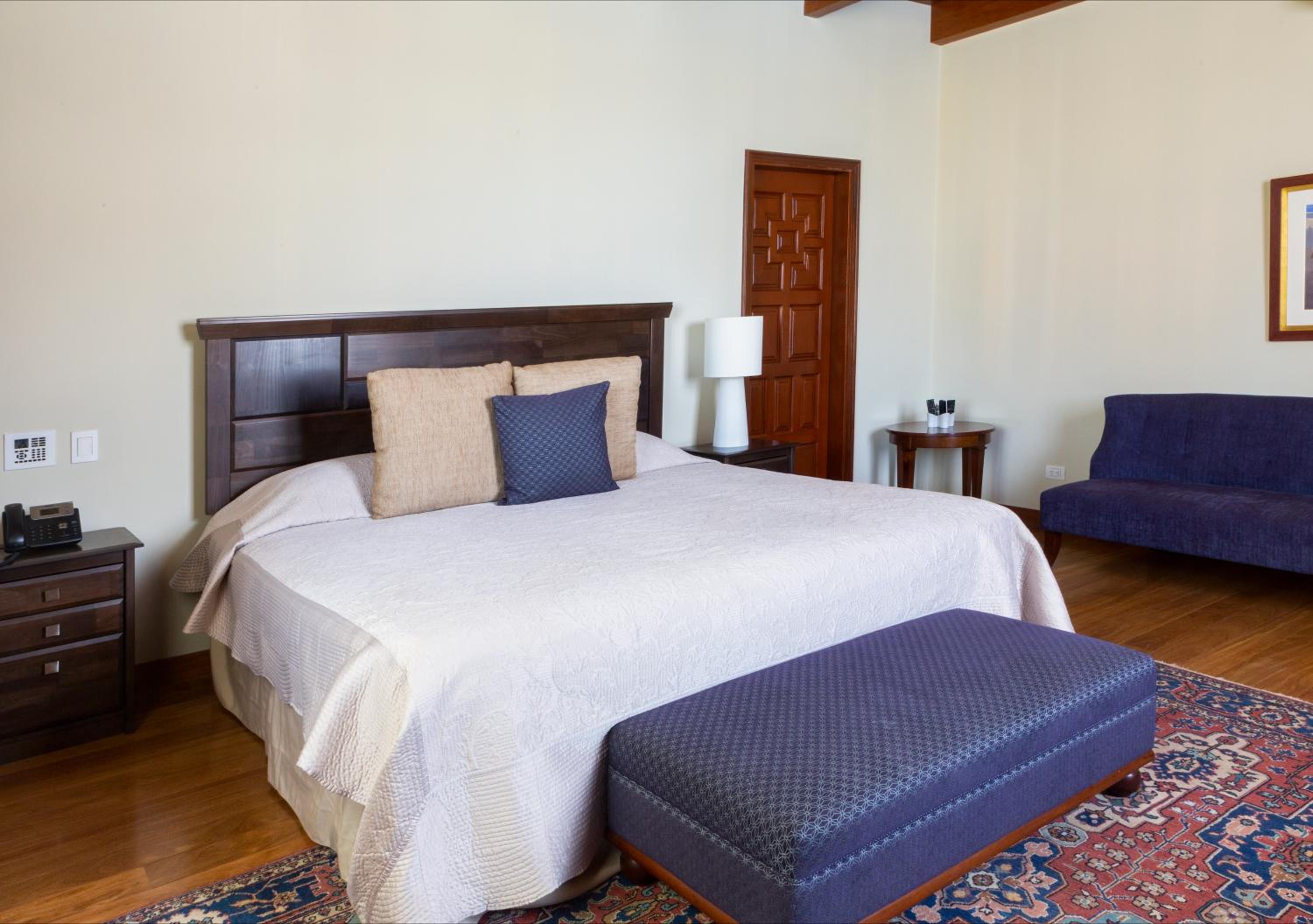 Junior Suite with Pool View photo 2