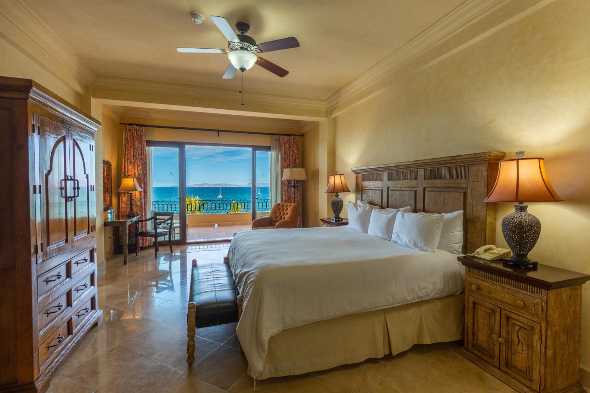 Luxury Suite with Ocean View - Photo 2