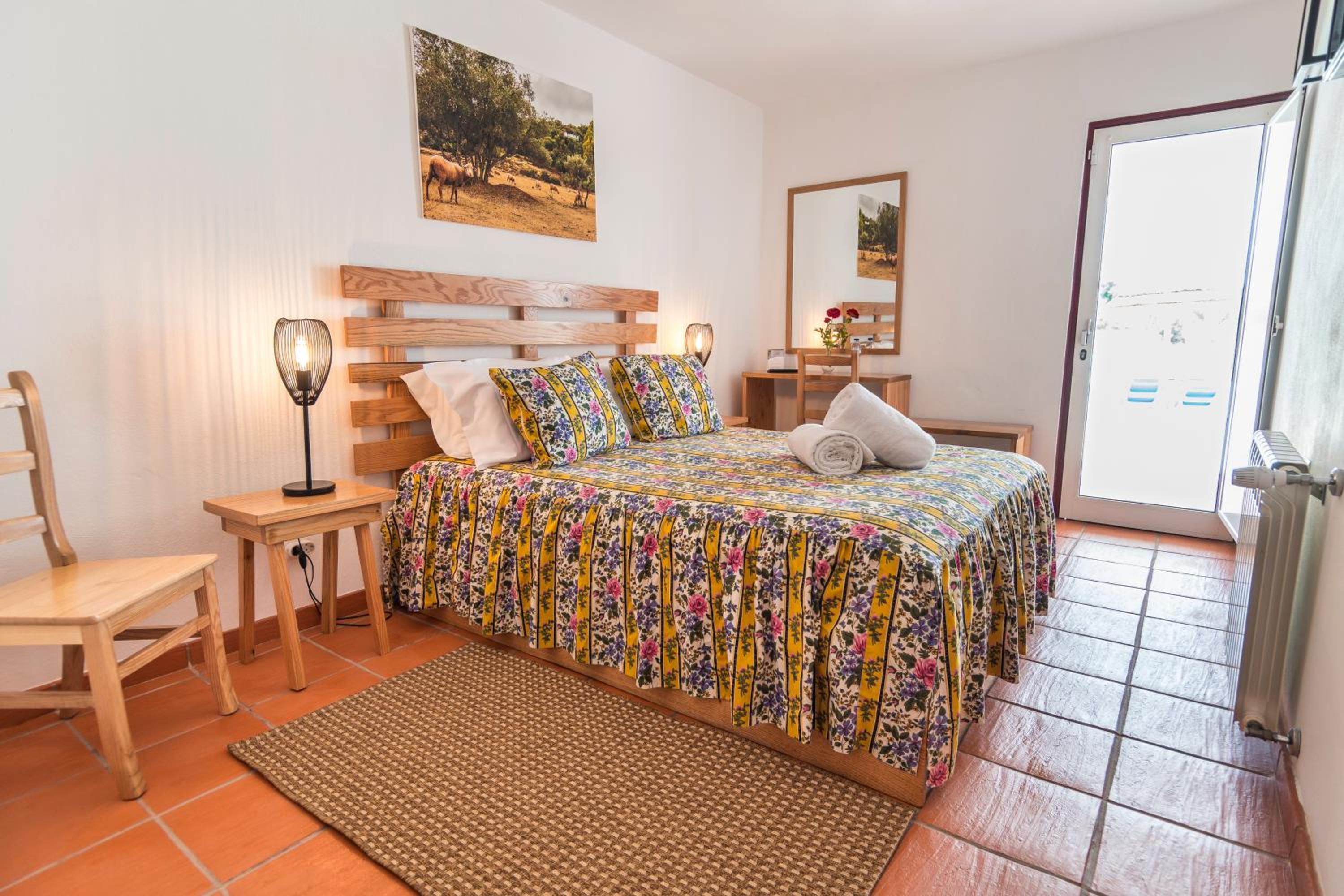 Deluxe Double with Pool Access photo 3