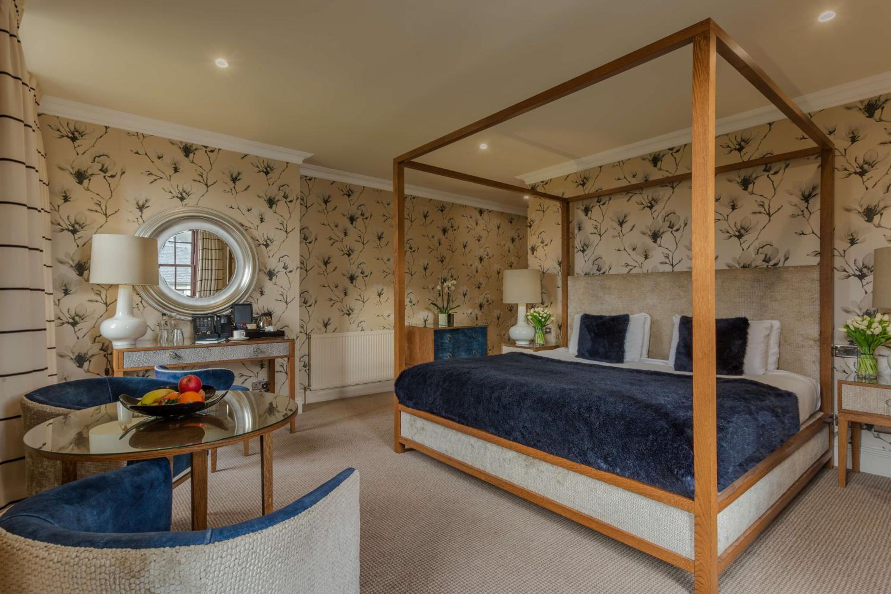 Residence Four Poster  - Photo 3