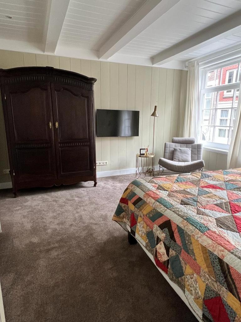 Studio Apartment with Street View photo 1