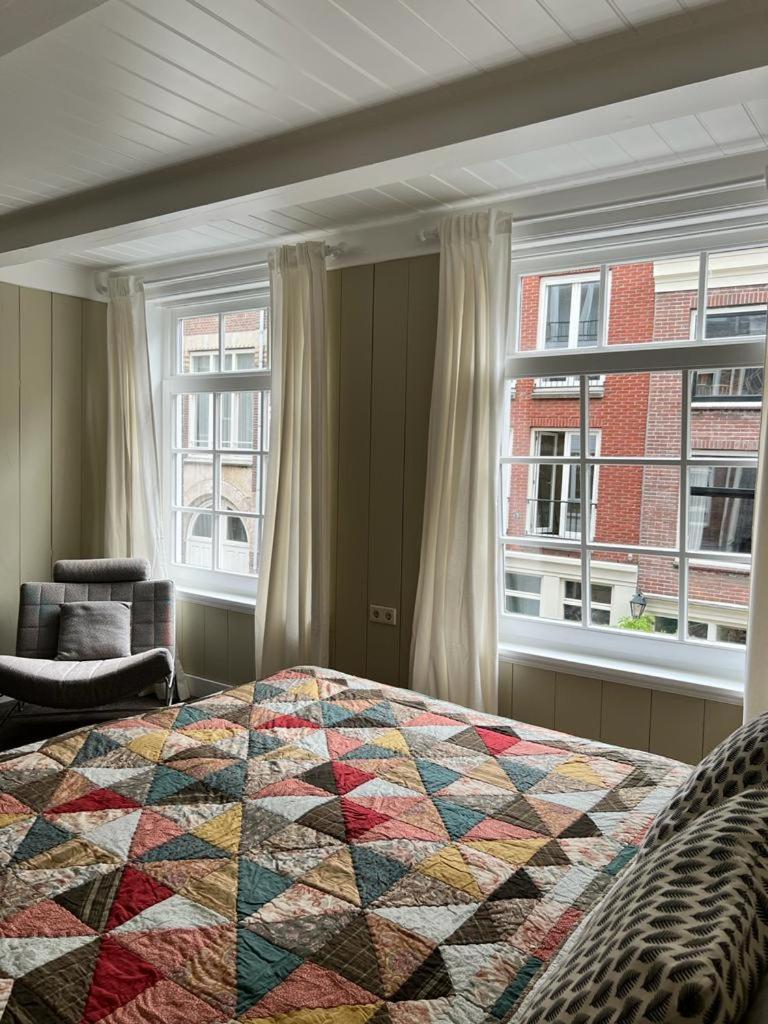Studio Apartment with Street View photo 2