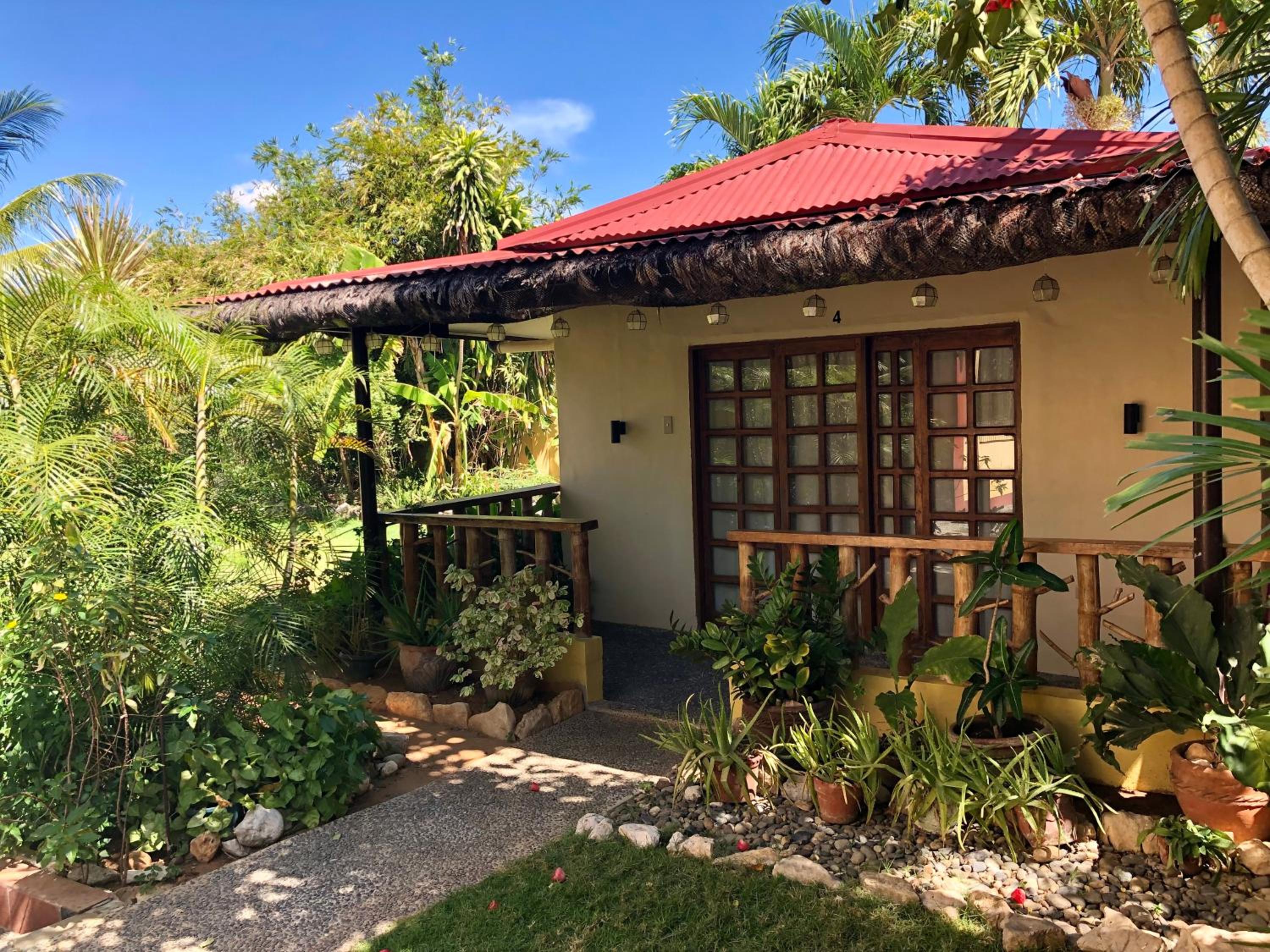 Superior Bungalow - Photo 2
