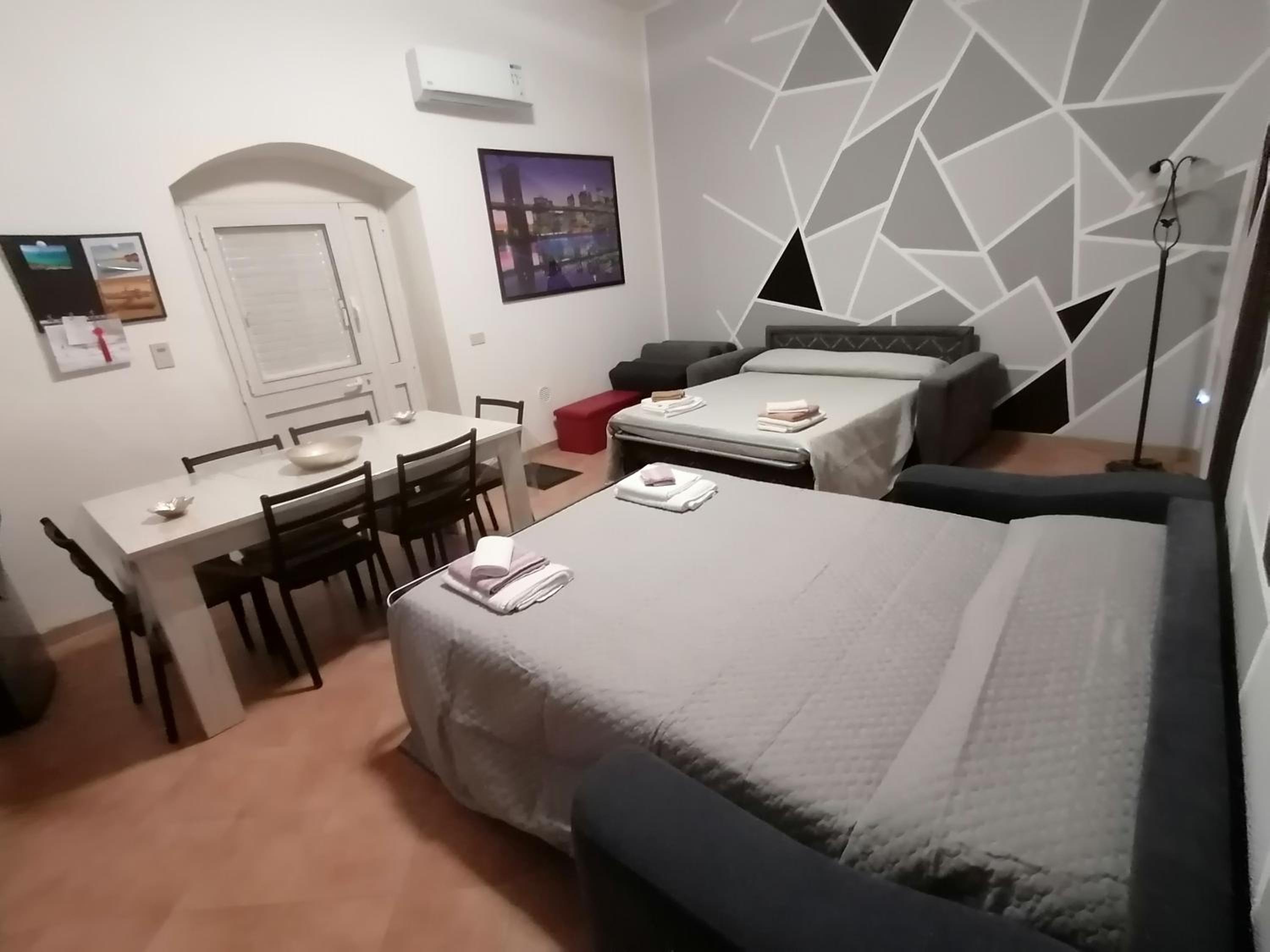 One-Bedroom House - Photo 3
