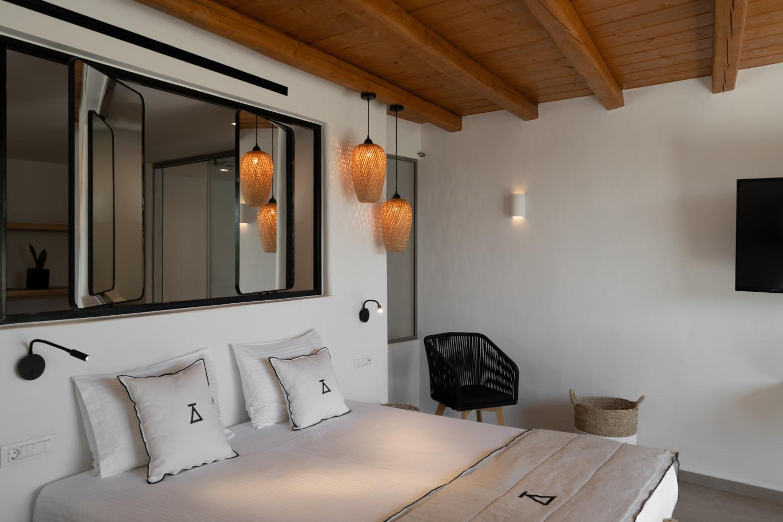 Standard Suite with Plunge Pool (Merchia)