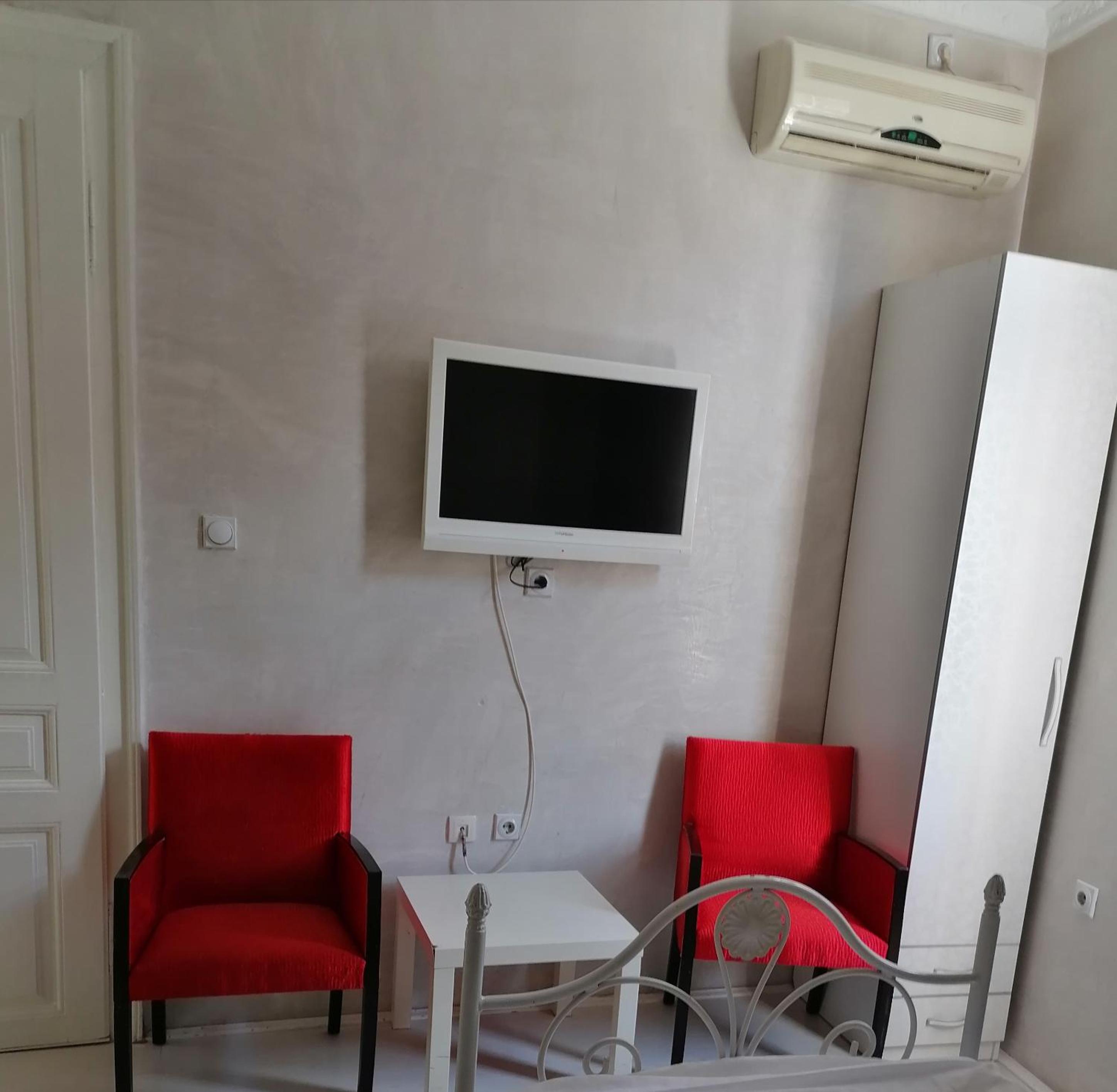 Single Room with Private Bathroom photo 2