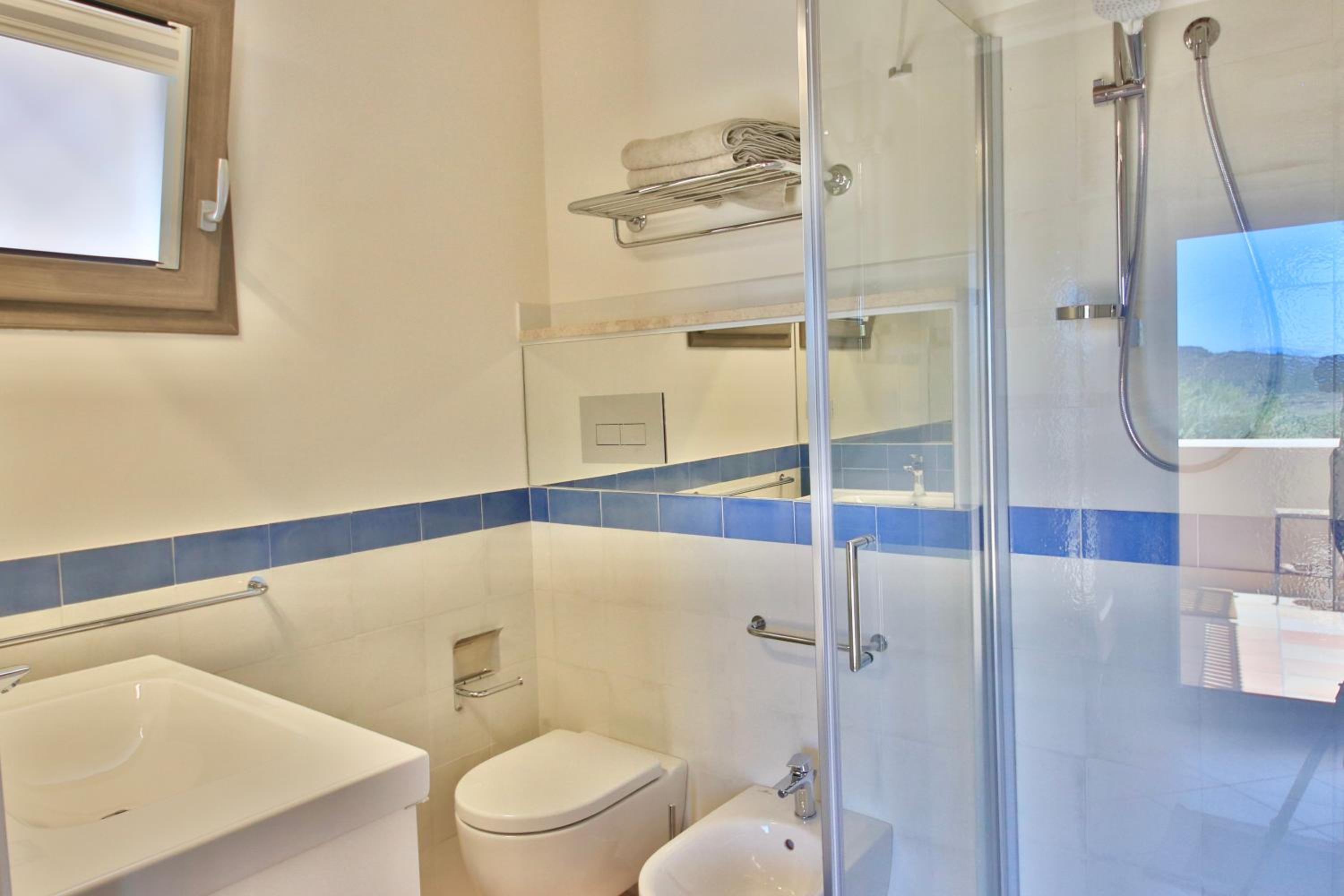 Deluxe Double Room with Sea View - Photo 9