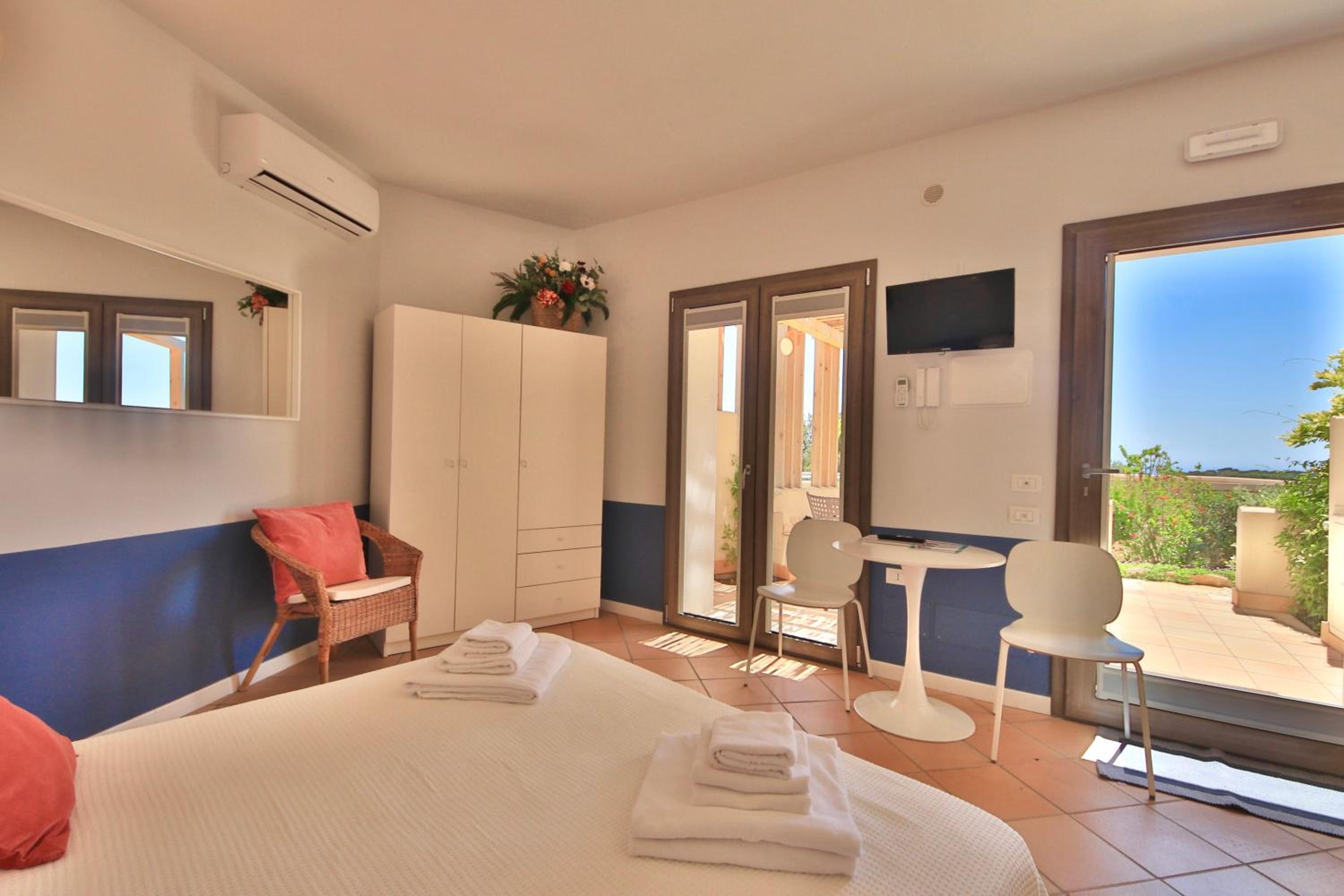 Deluxe Double Room with Balcony and Sea View photo 1