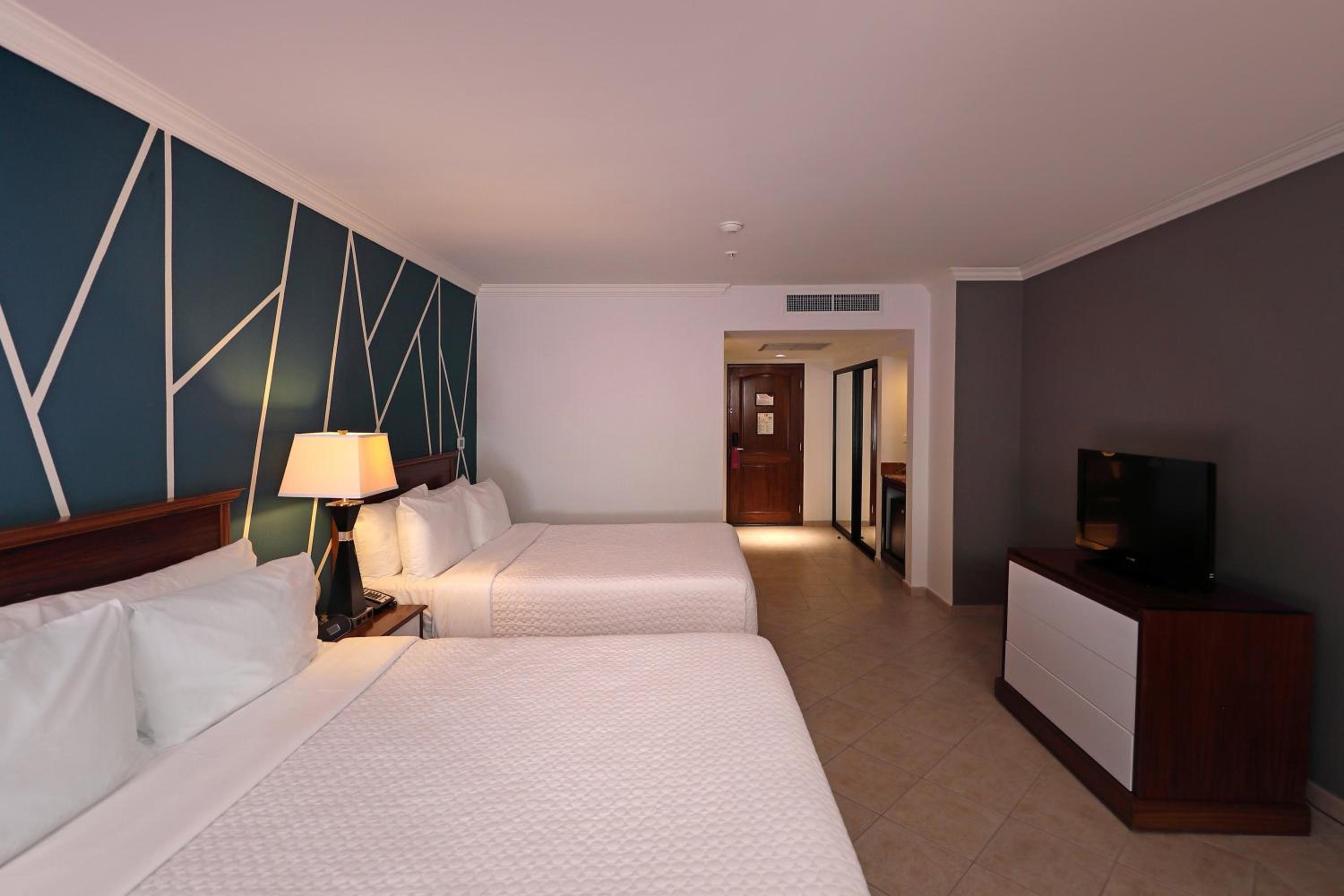 Standard Queen Room with Two Queen Beds and Balcony - Photo 13