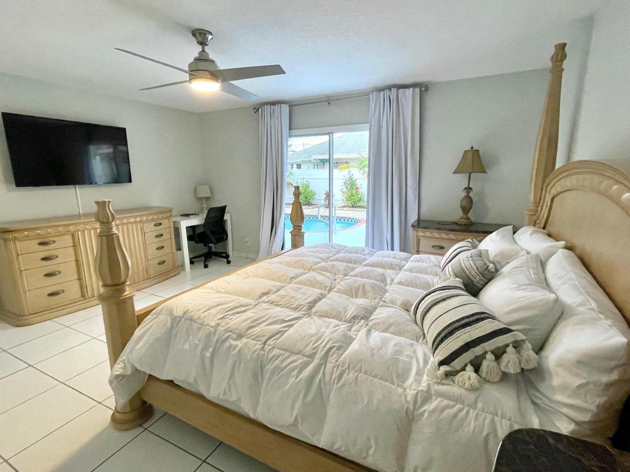 Three-Bedroom House photo 2