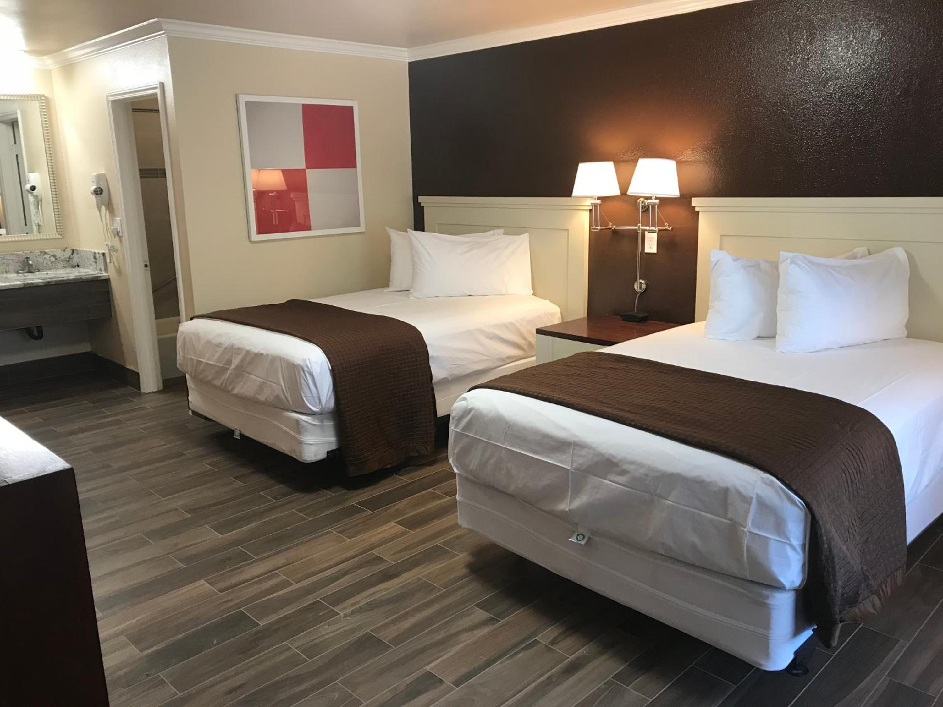 Standard Double Queen Room