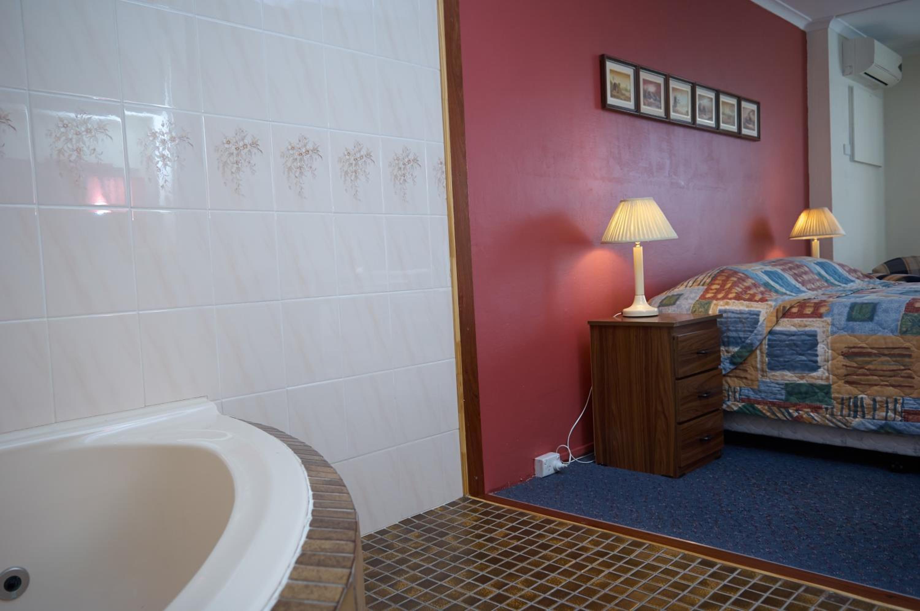 Queen Room with Spa Bath photo 3