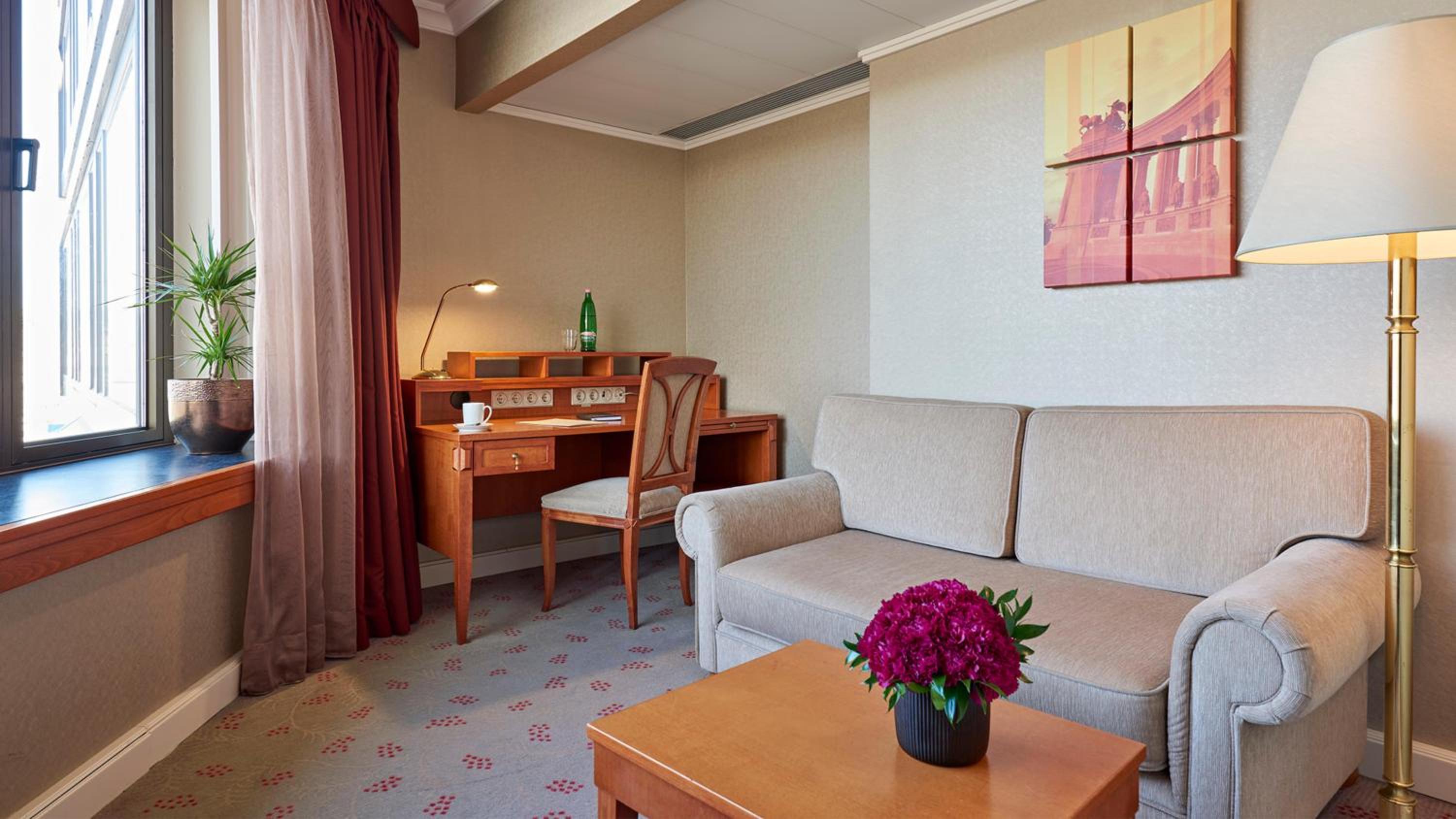 Junior Suite with River View - Photo 3
