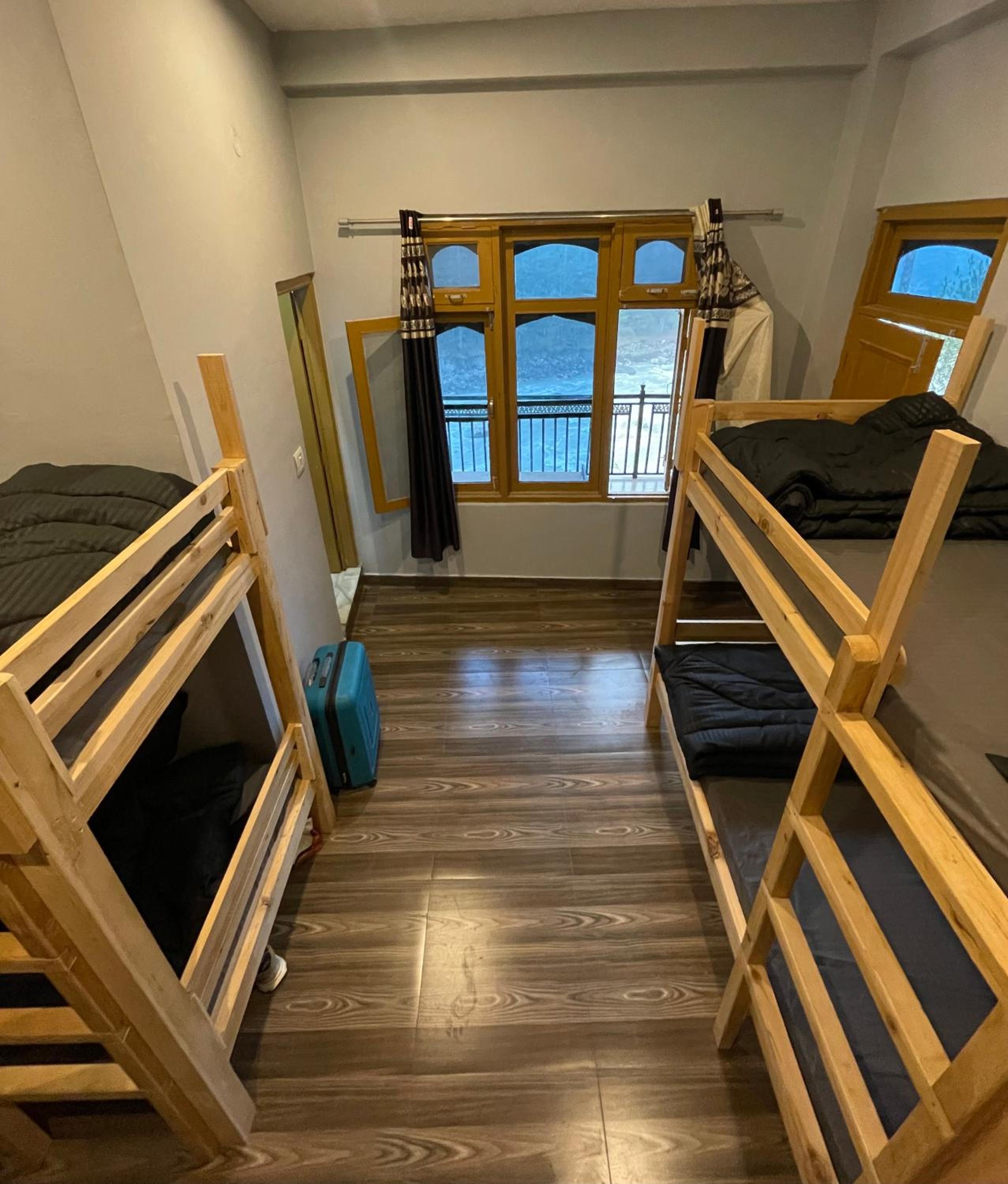 Bed in 6-Bed Mixed Dormitory with Attached bathroom photo 2