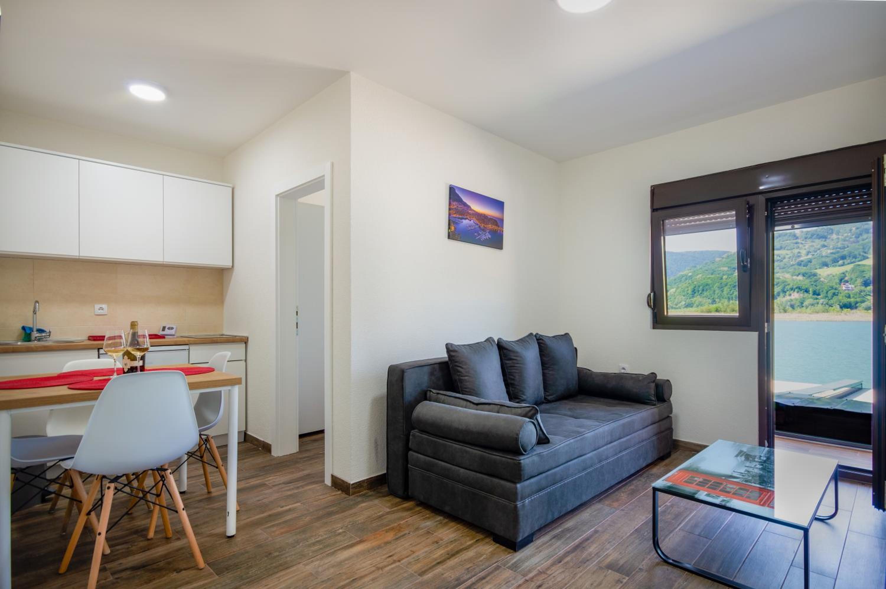 Quadruple Room with Lake View photo 1