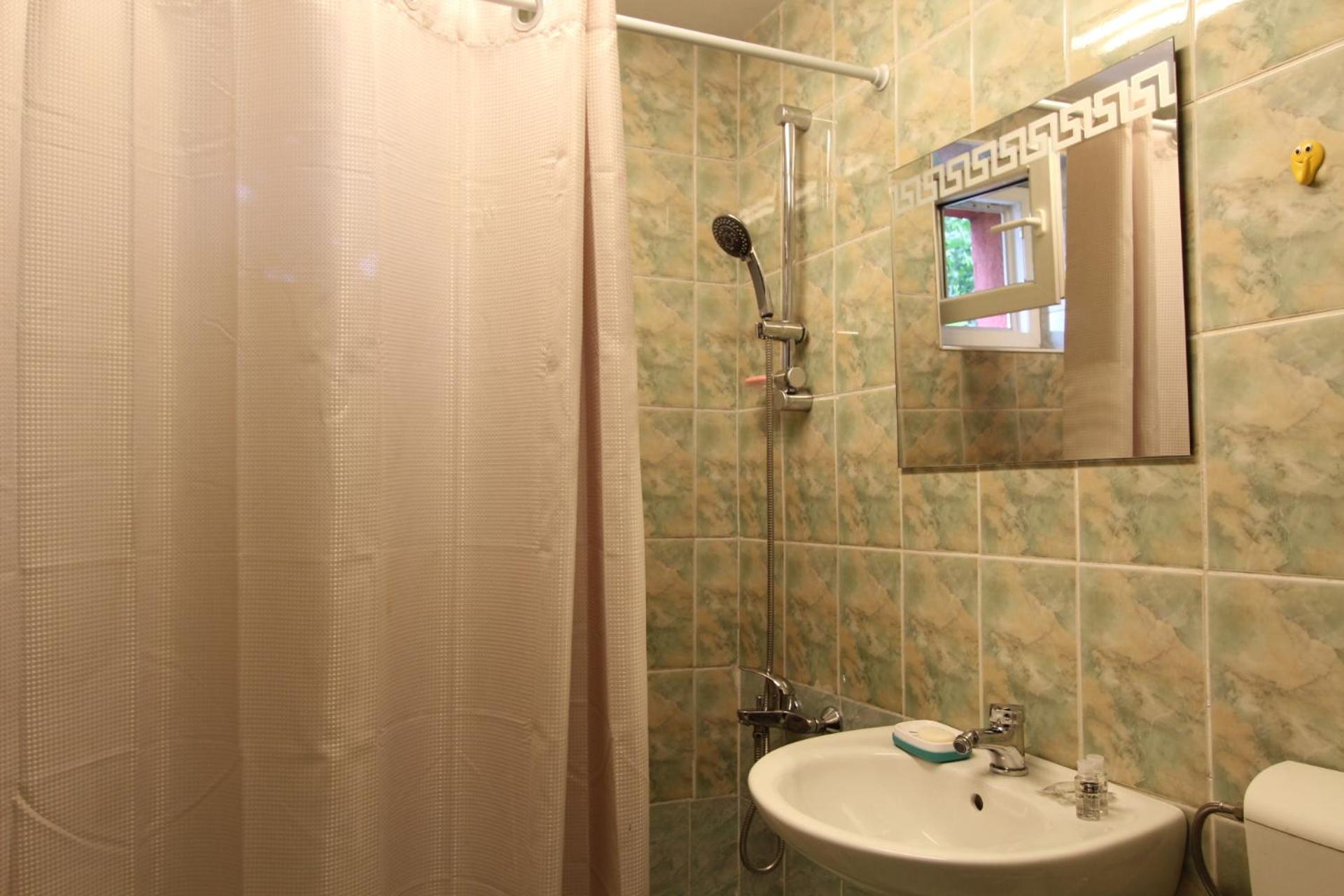 One-Bedroom Apartment - Photo 9
