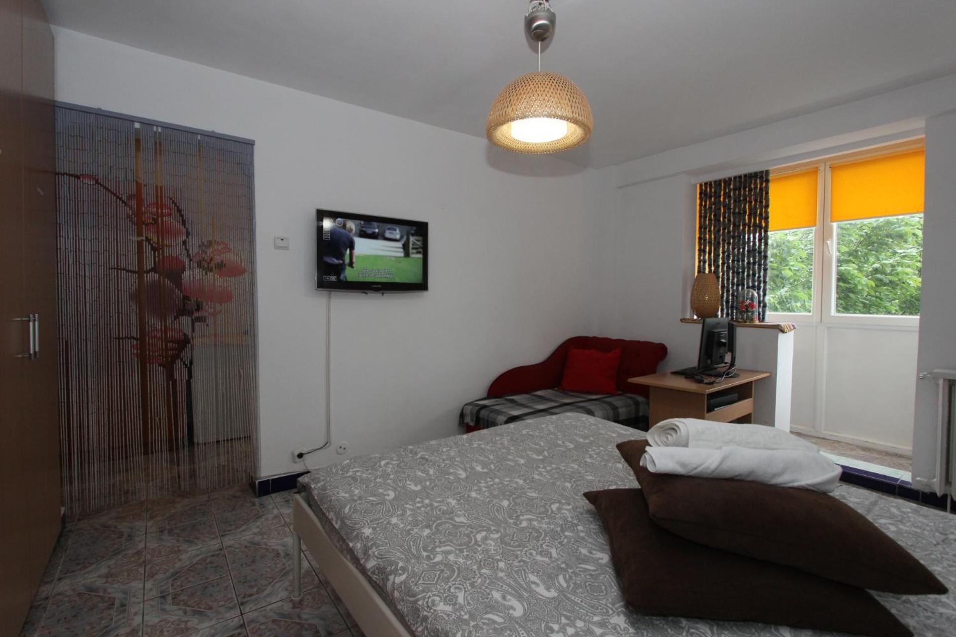 One-Bedroom Apartment - Photo 3