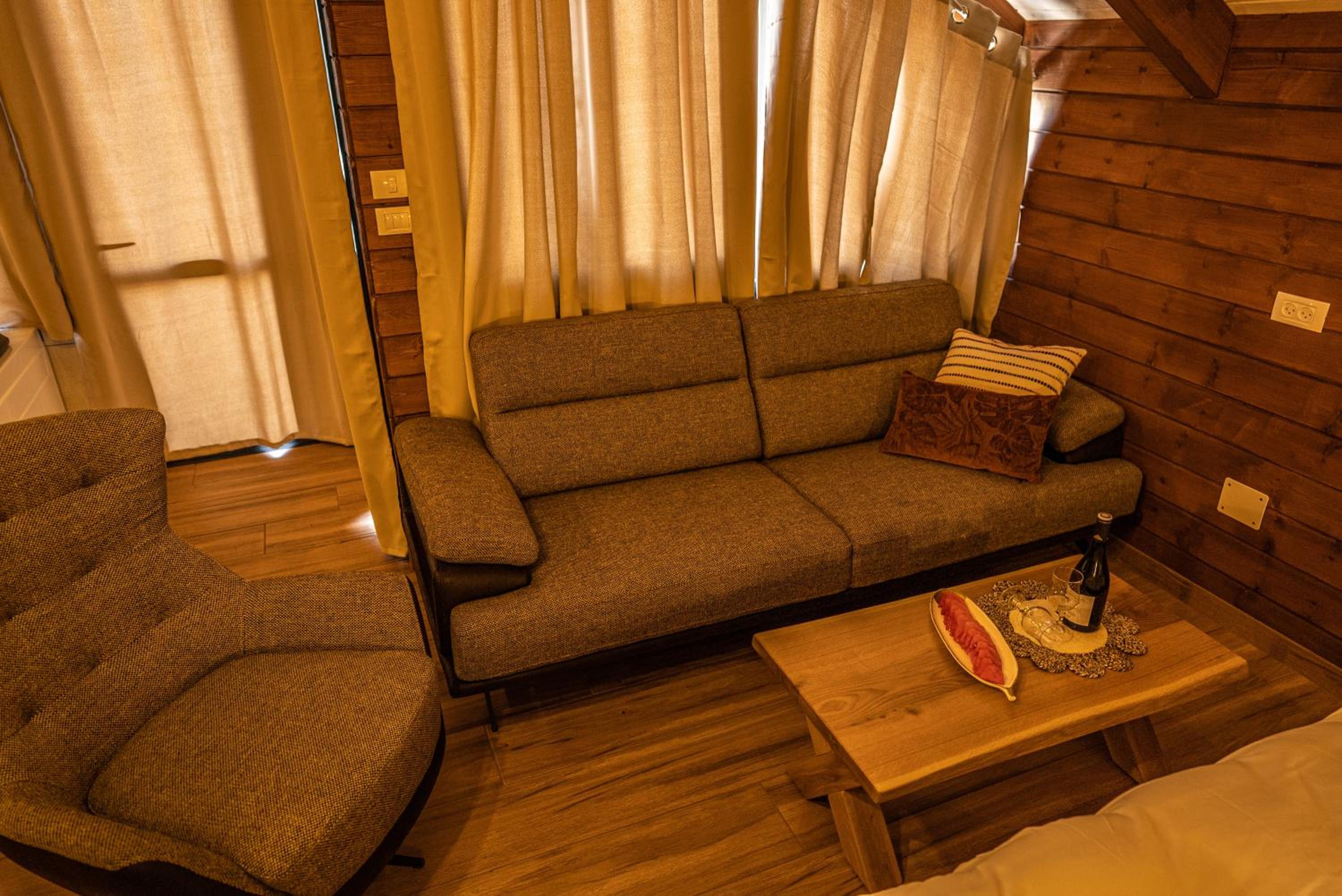 Family Suite with Balcony - Photo 11