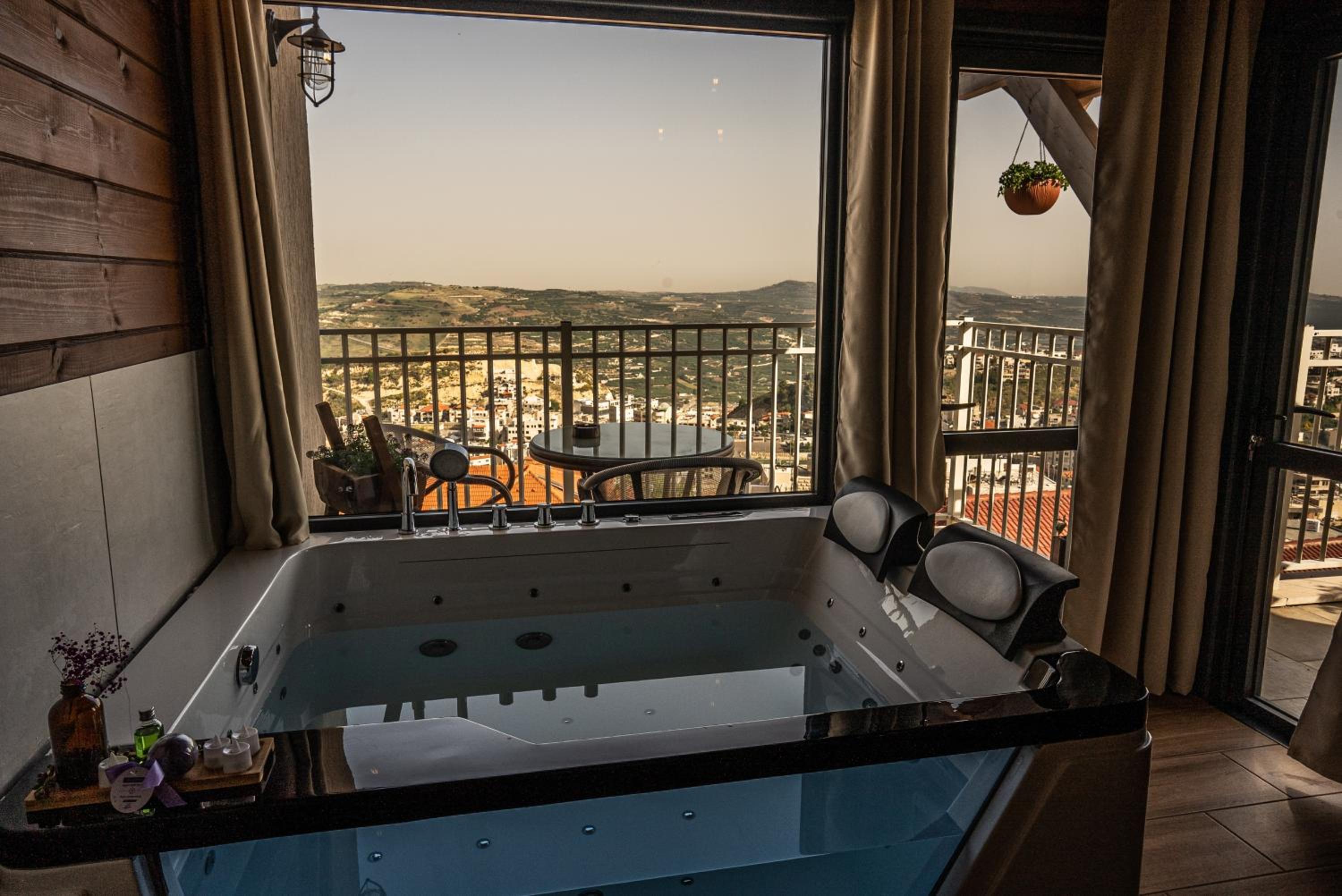 Family Suite with Balcony - Photo 12