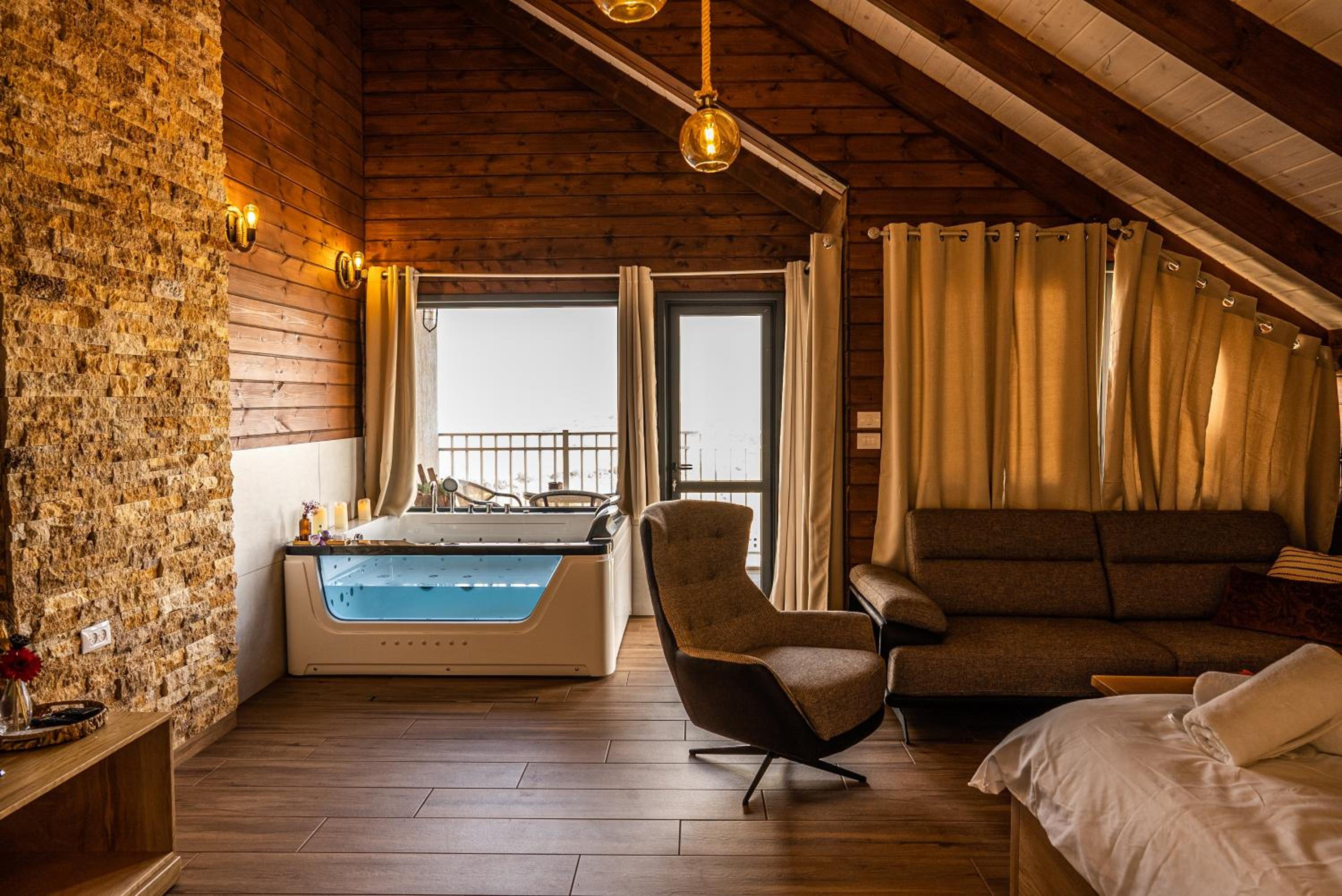 Family Suite with Balcony - Photo 13