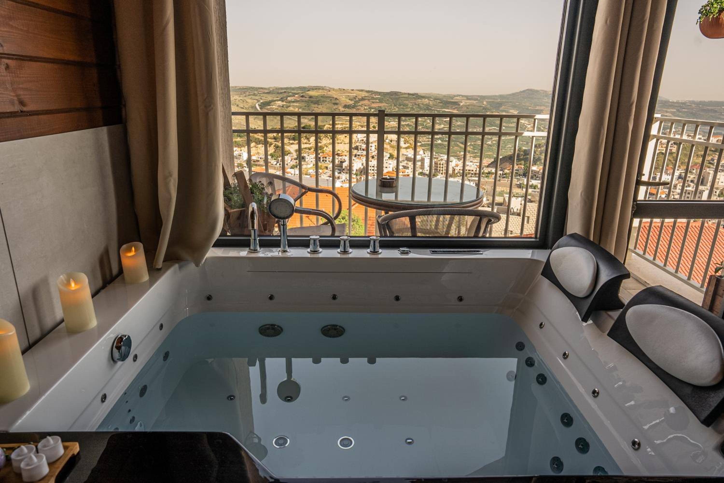 Family Suite with Balcony - Photo 30