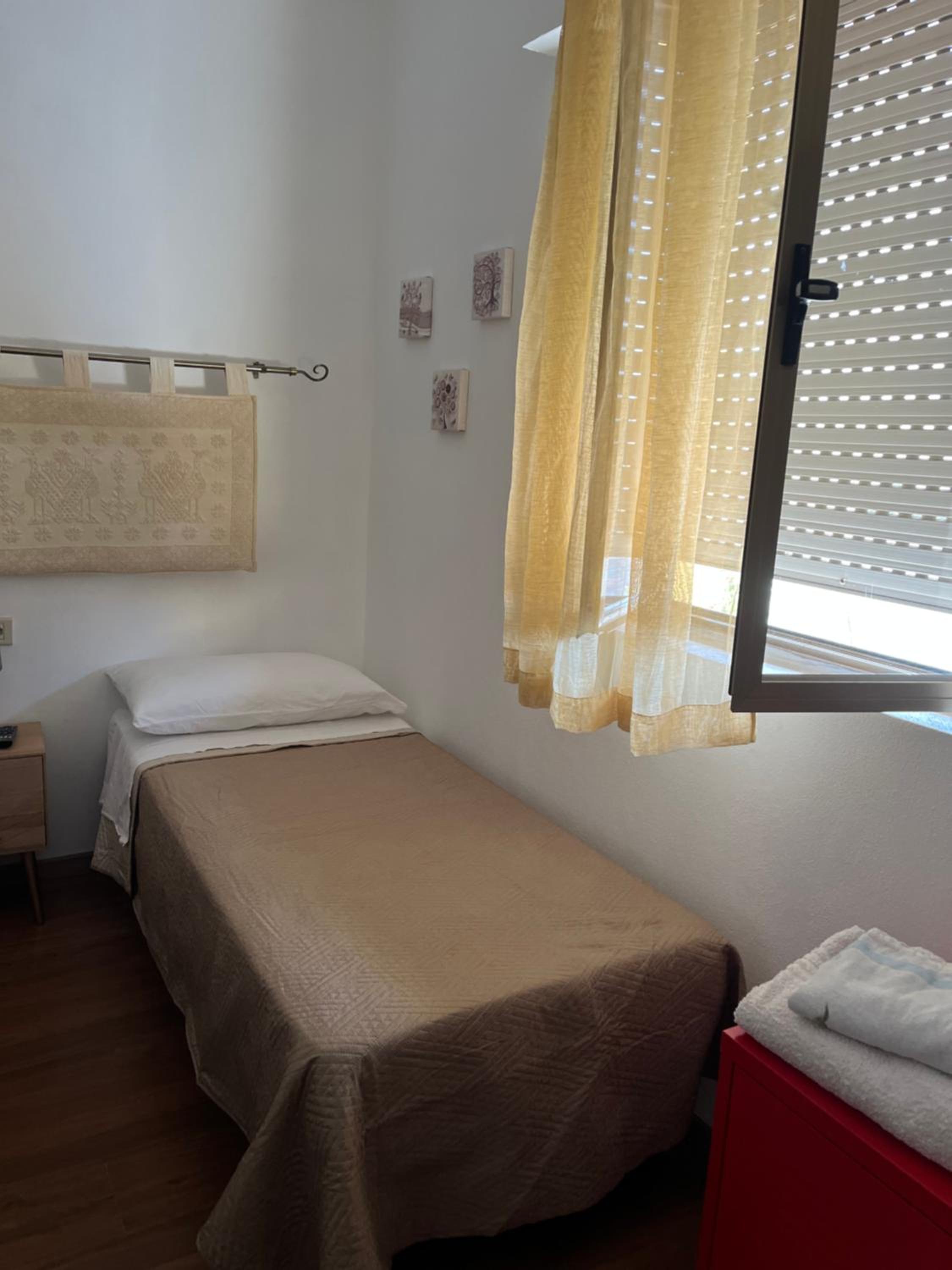 Standard Single Room with Shared Bathroom photo 2
