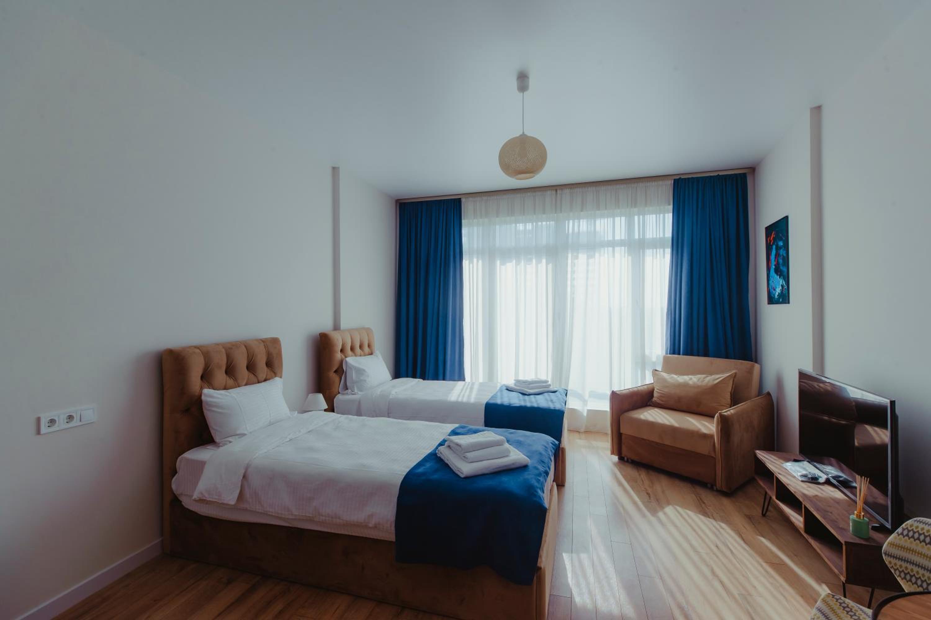 Standard Twin Room with Pool View - Photo 28