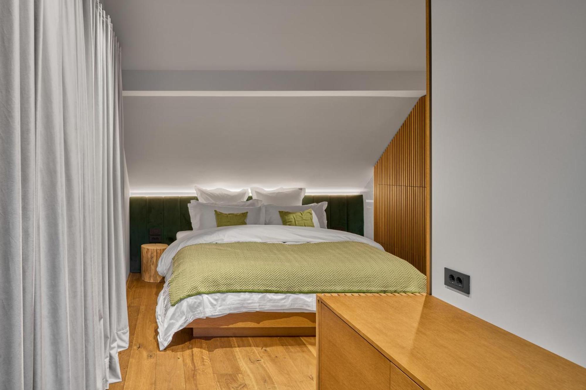 King Room with Lake View photo 1