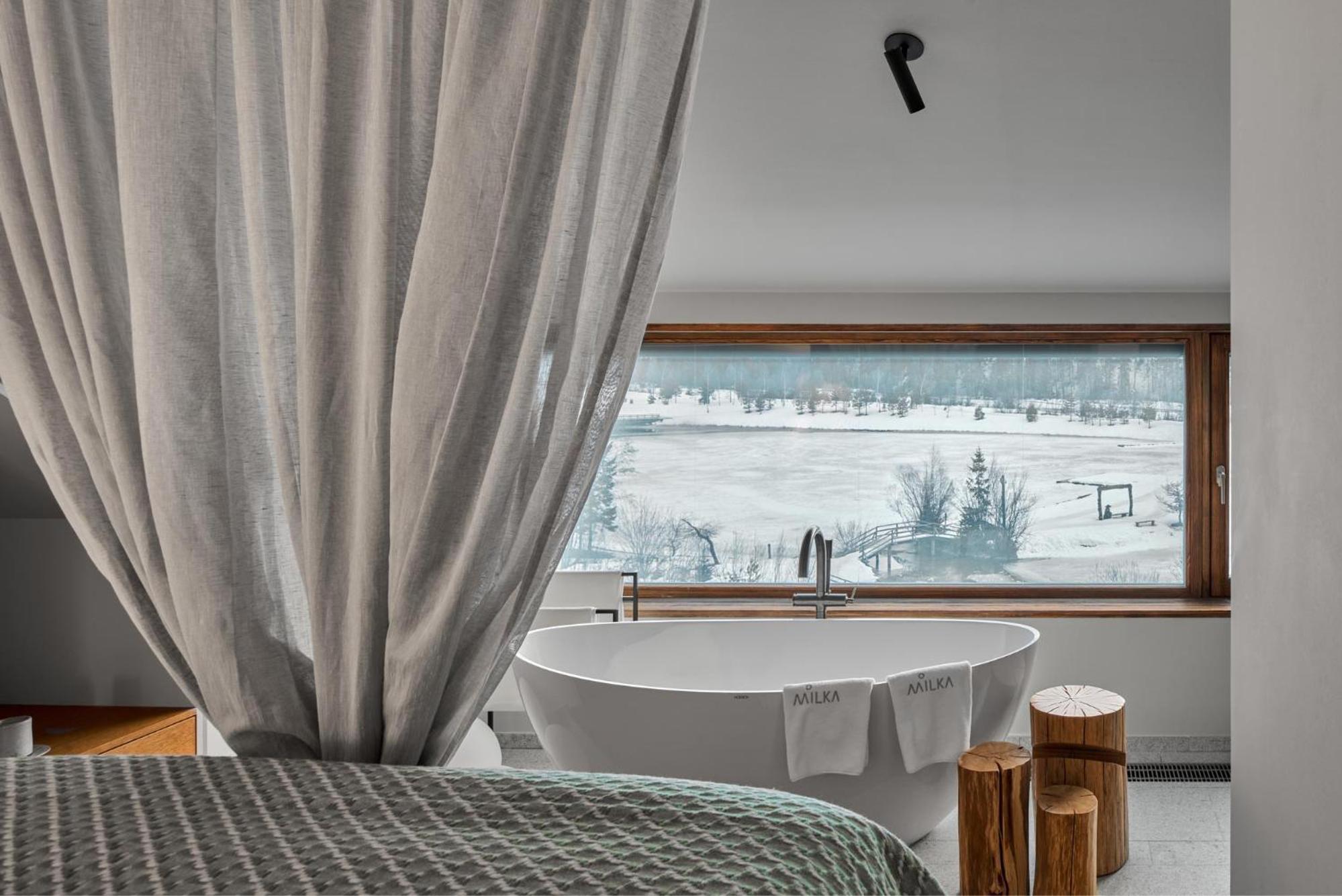 King Room with Lake View photo 2