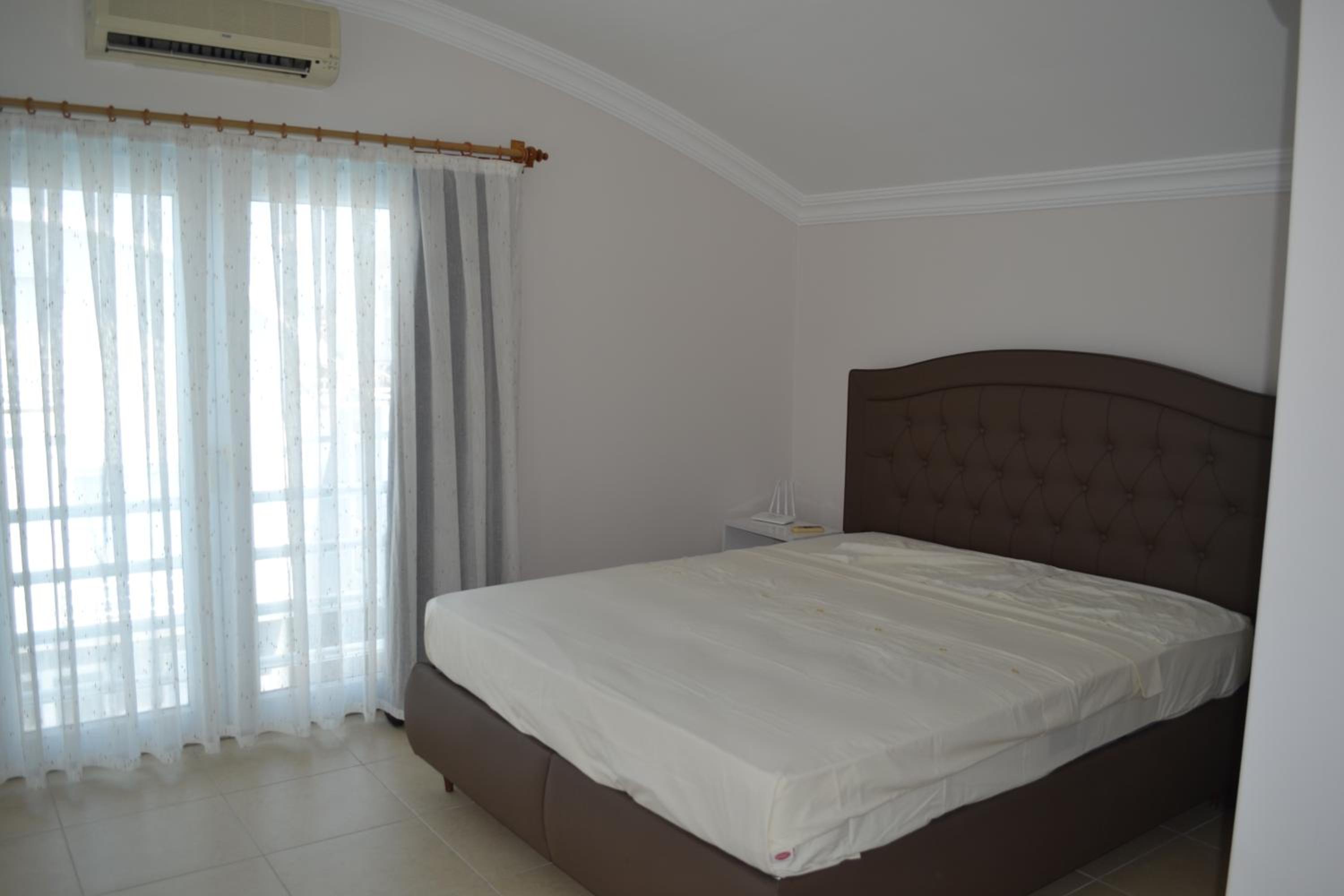 Three-Bedroom Villa photo 2
