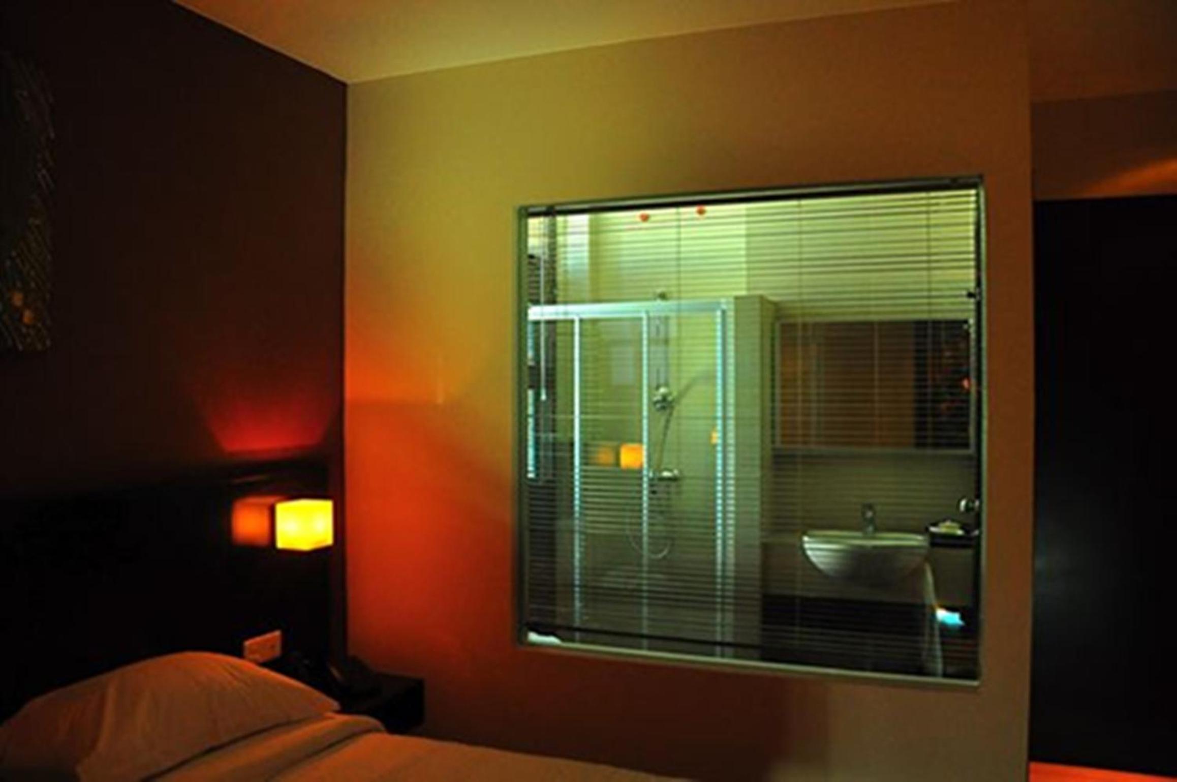 Executive Suite - Photo 4