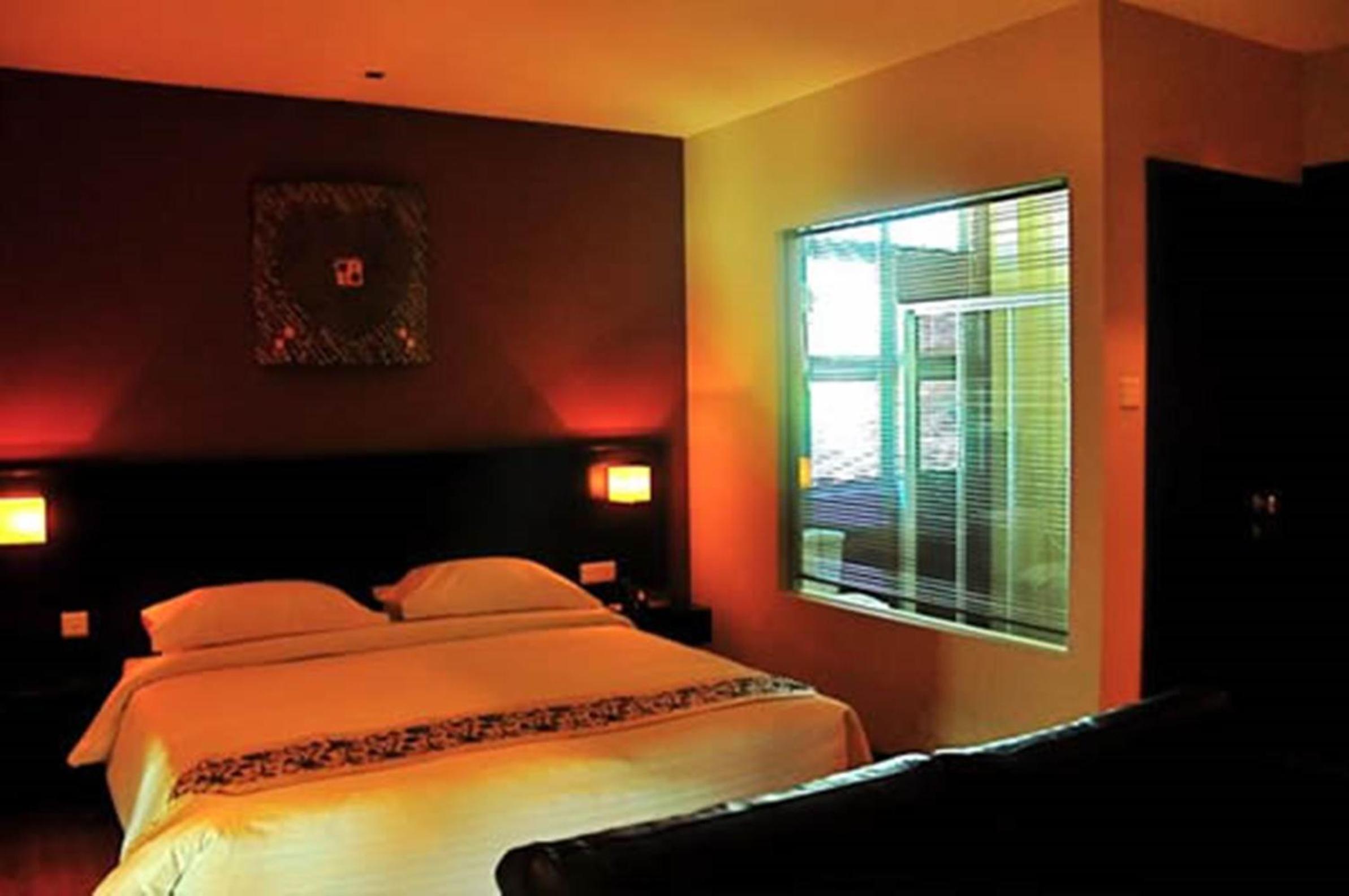 Executive Suite - Photo 1