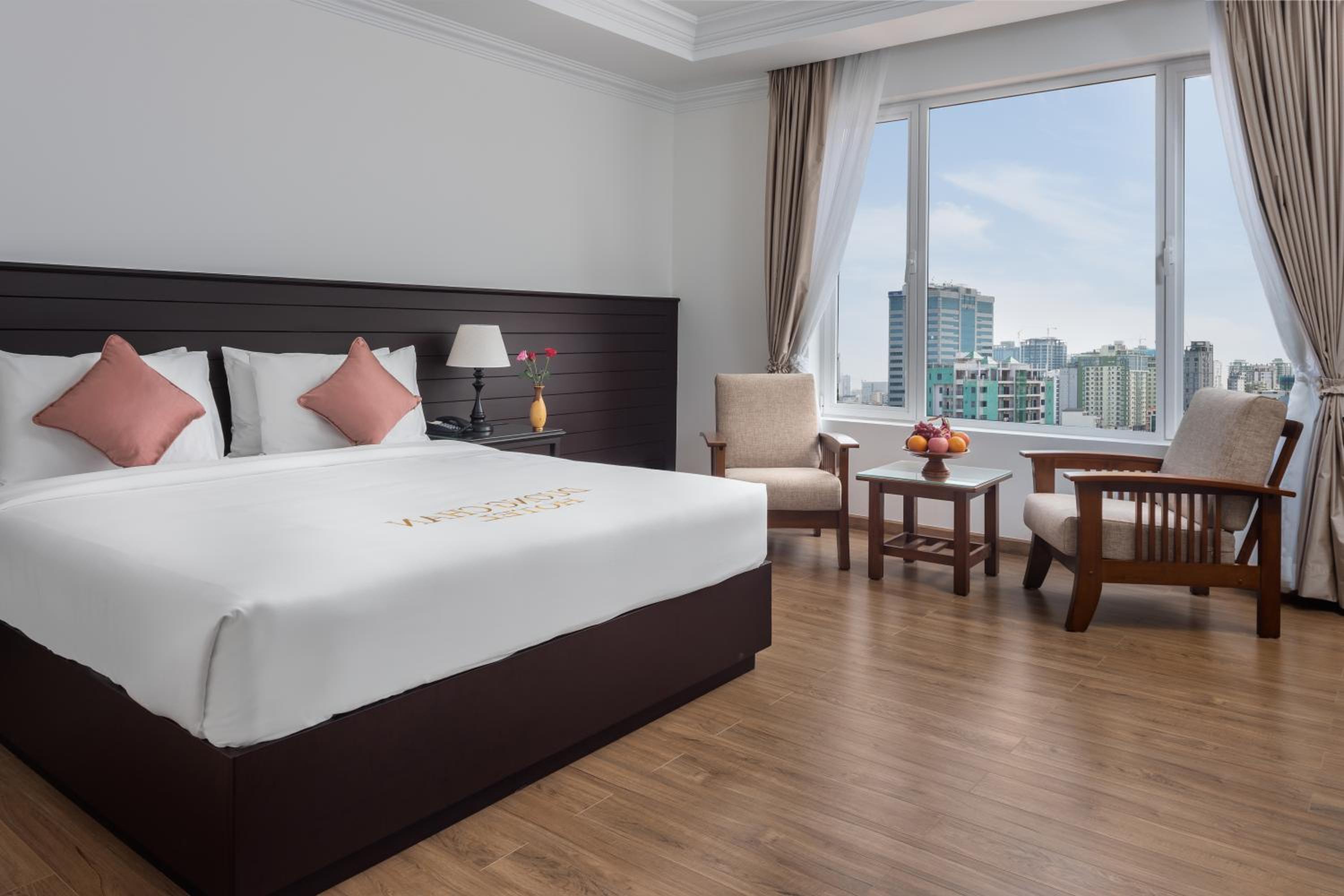 Superior Double Room with City View - Photo 2