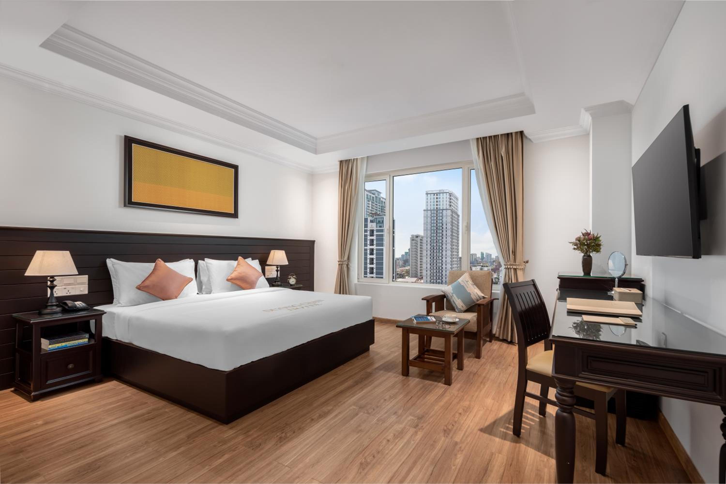 Superior Double Room with City View - Photo 3