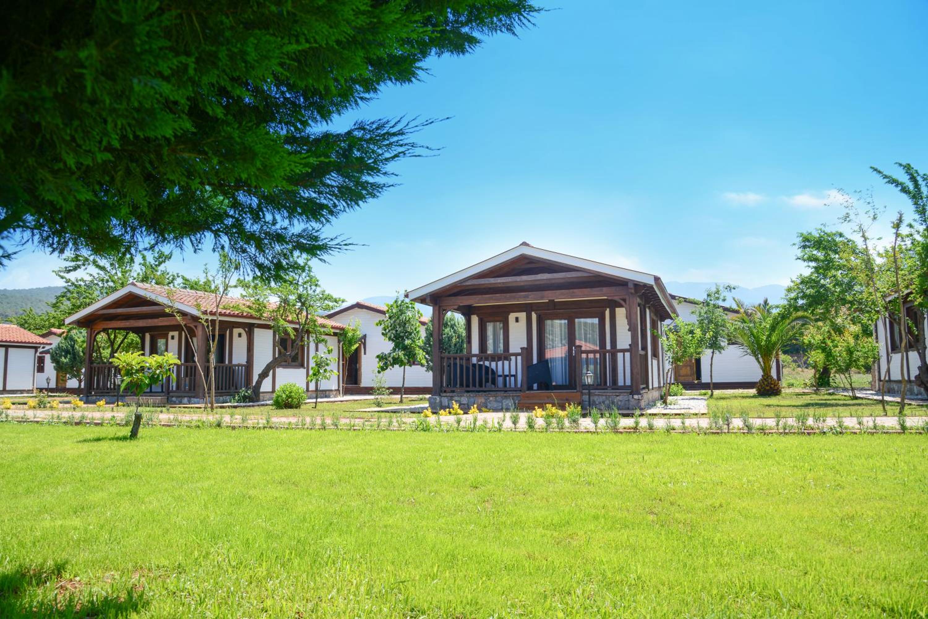 Bungalow With Patio - Photo 9