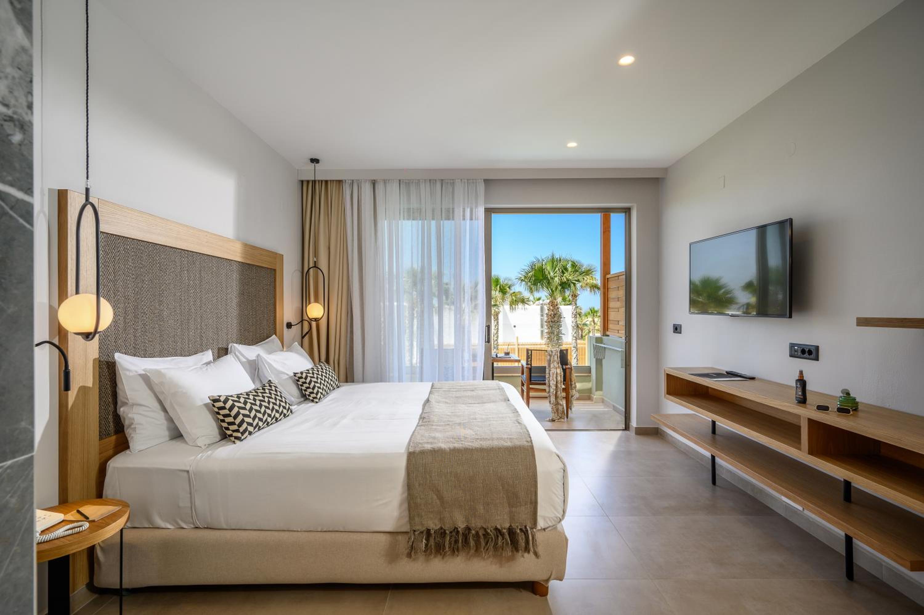 Double Room with Hot Tub (2 Adults)