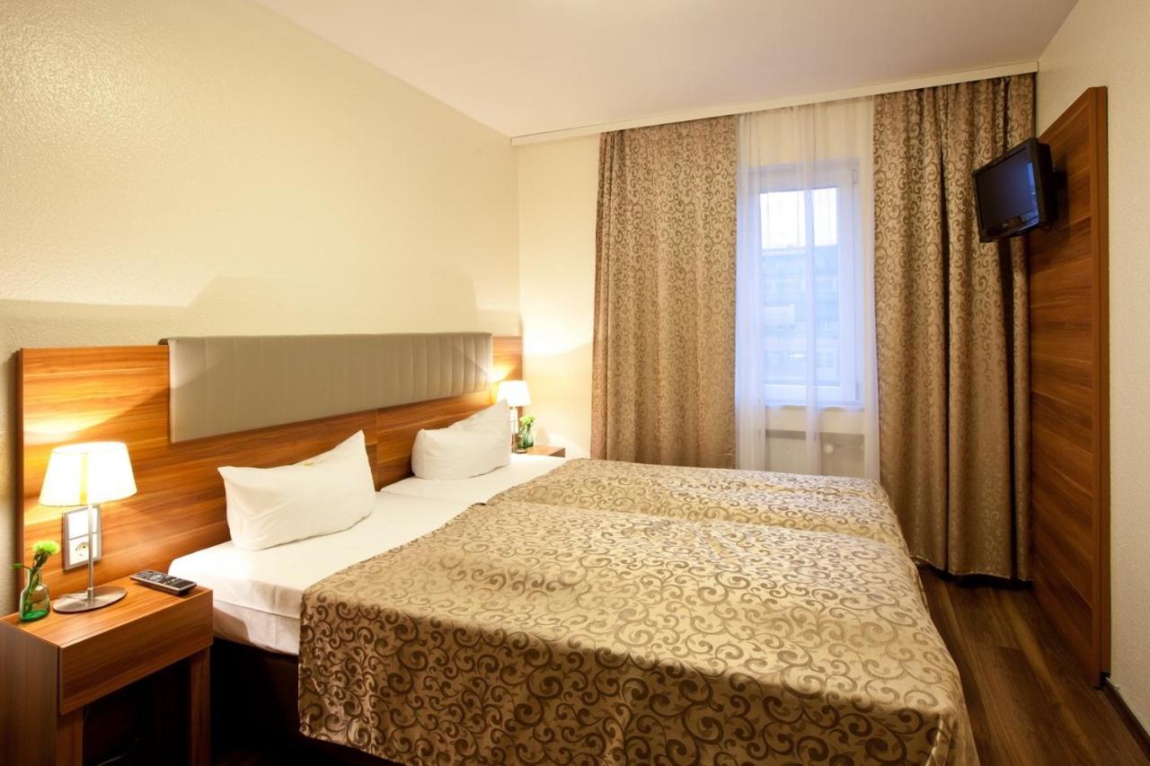 Double or Twin Room with Private Bathroom photo 2