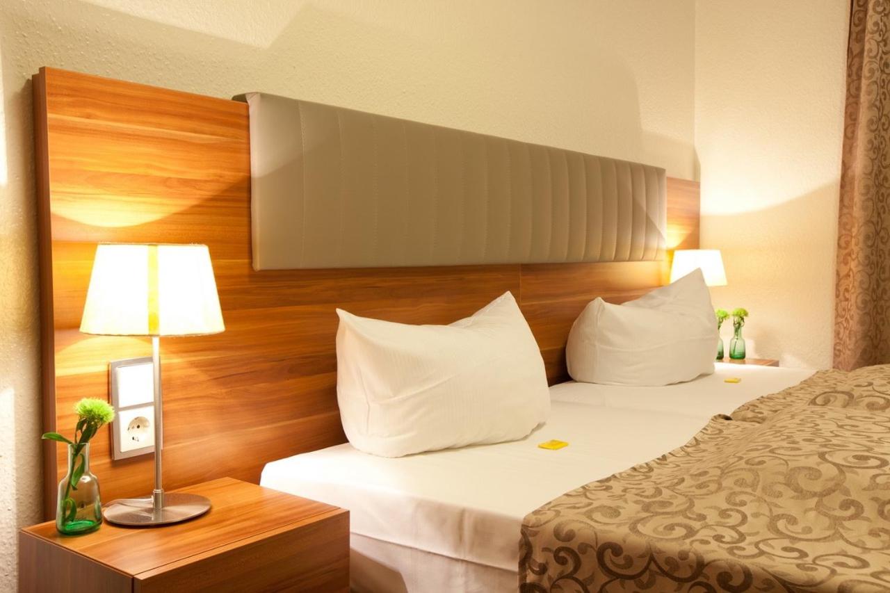 Double or Twin Room with Private Bathroom photo 3
