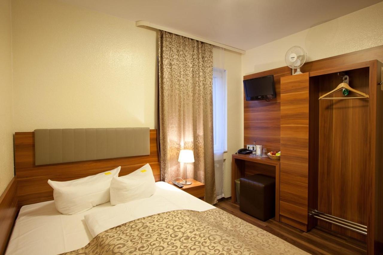 Single Room with Private Bathroom photo 1