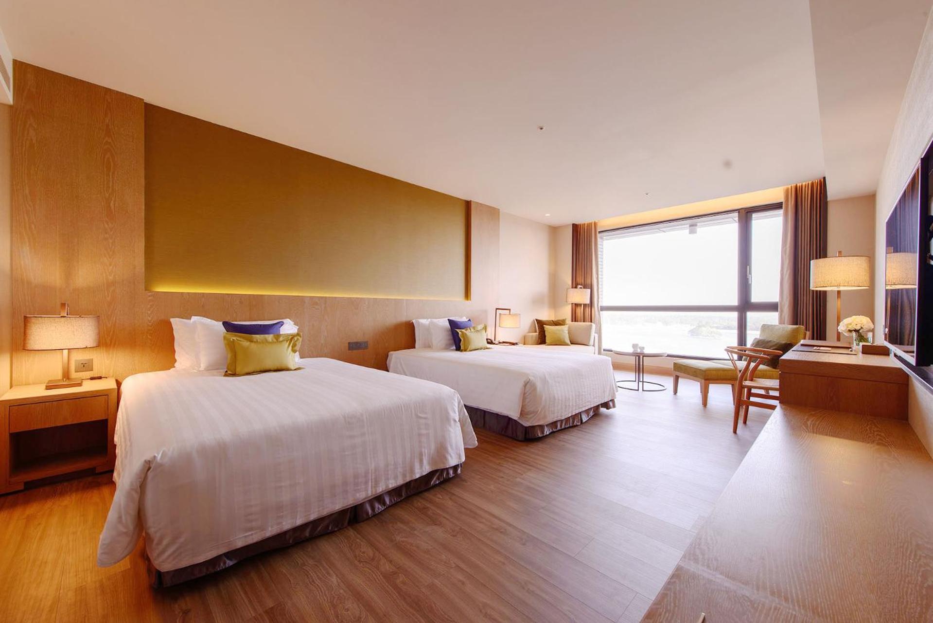 Twin Room with Lake View - Photo 1