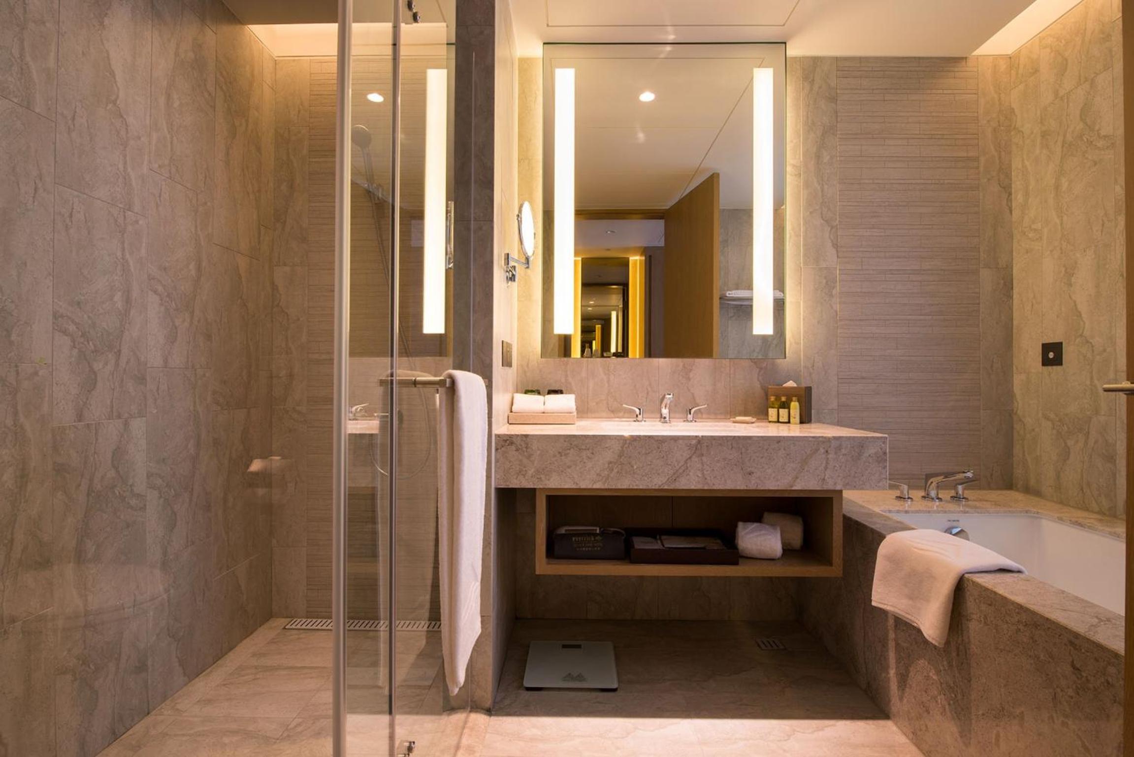 Twin Room with Lake View - Photo 4