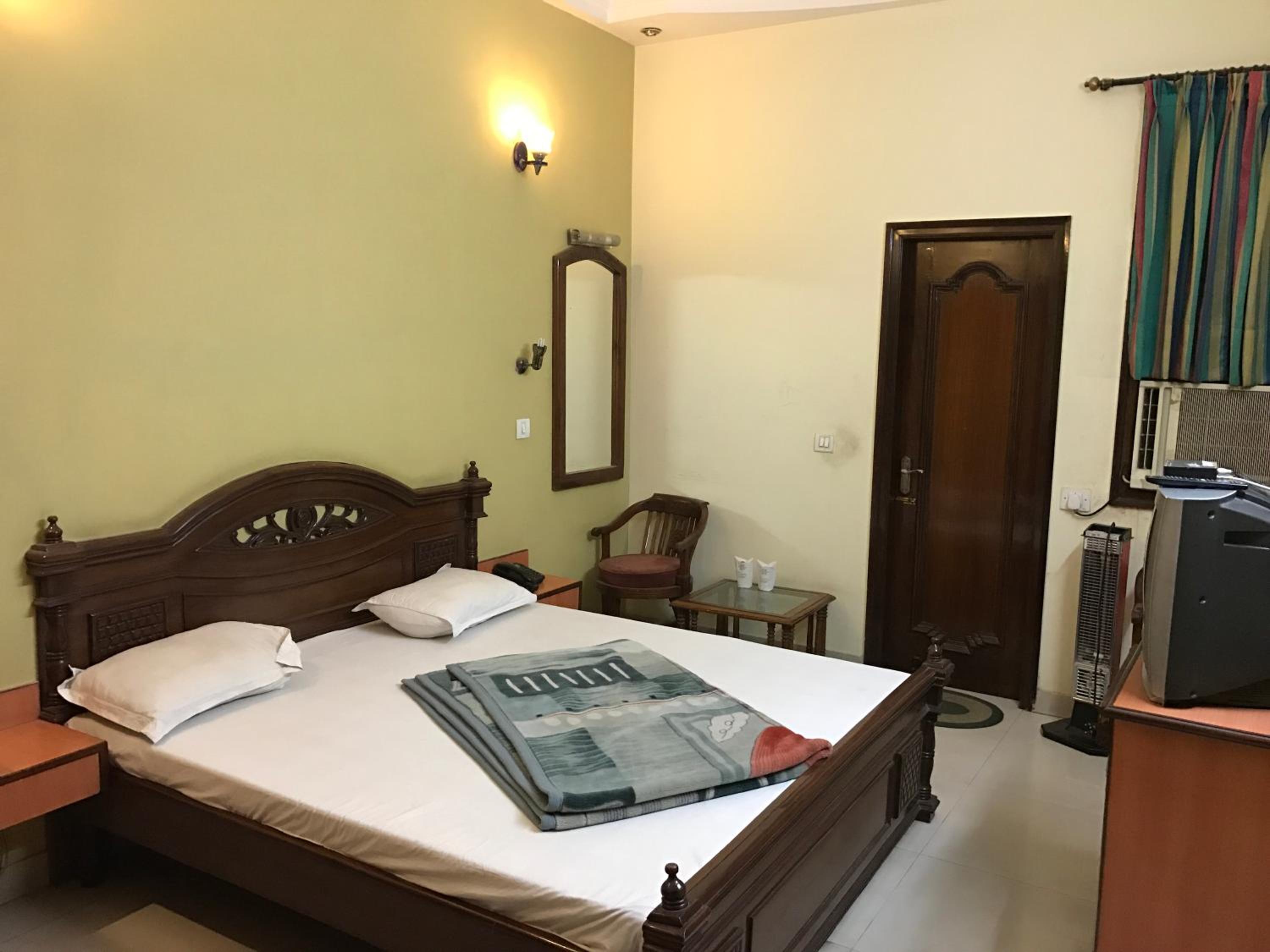 Standard Double or Twin Room - Photo 2