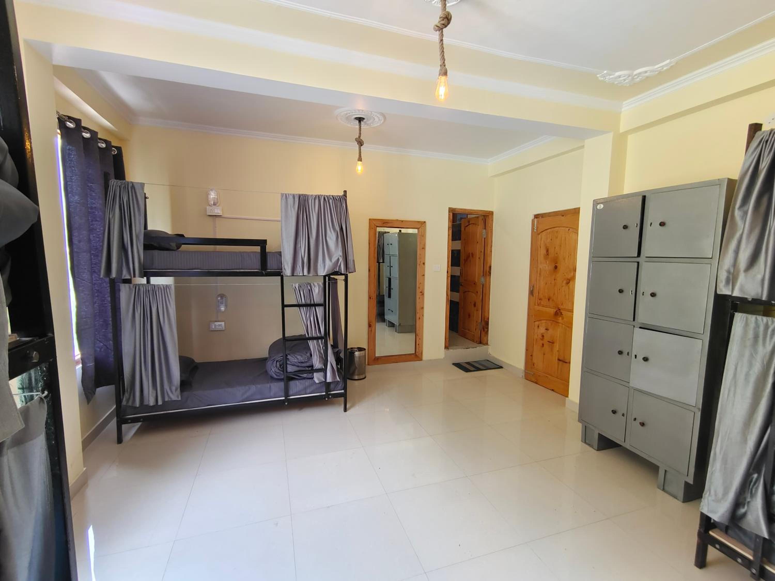 Bed in 8-Bed Mixed Dormitory Room photo 3