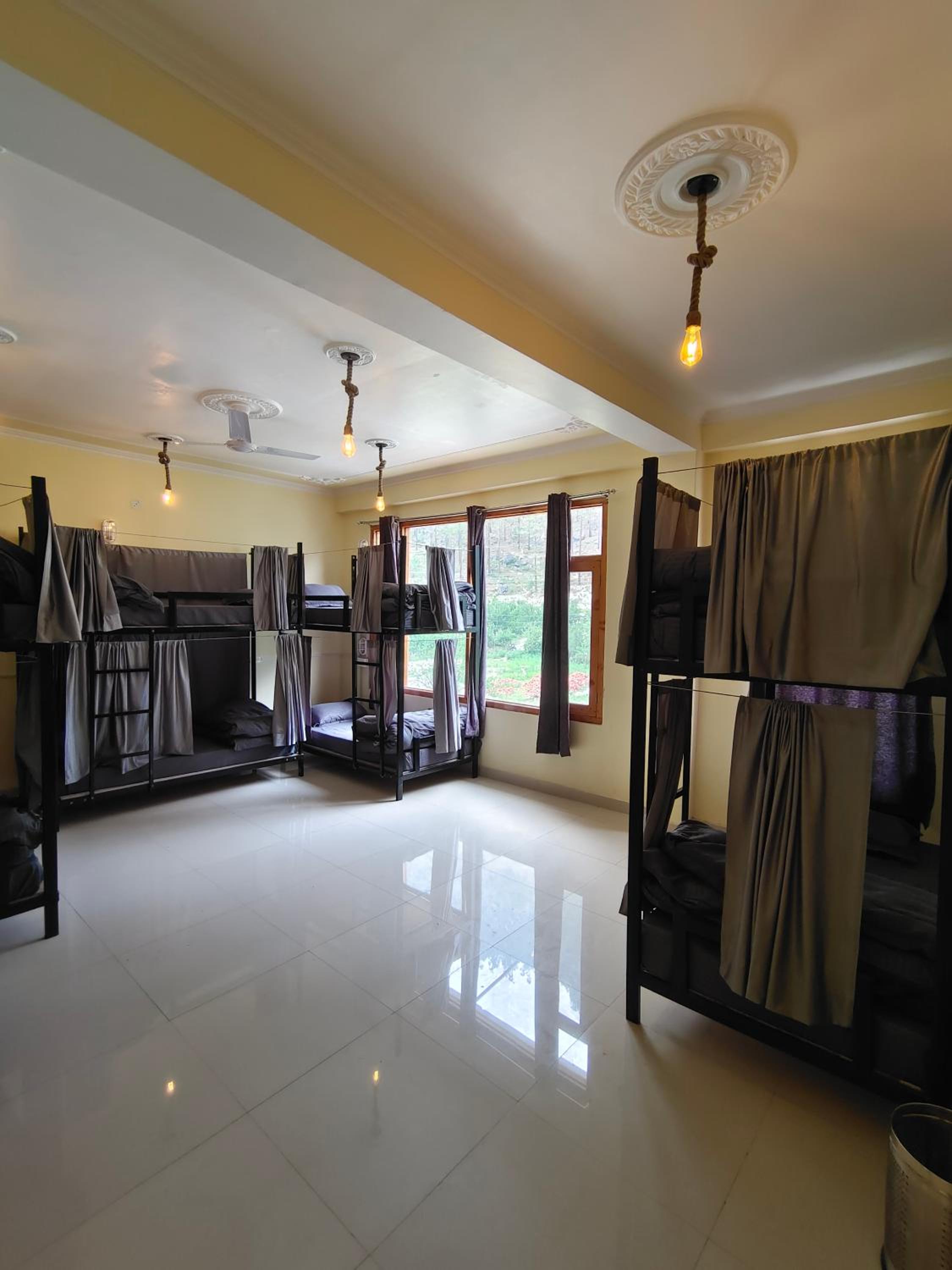 Bed in 8-Bed Mixed Dormitory Room photo 1