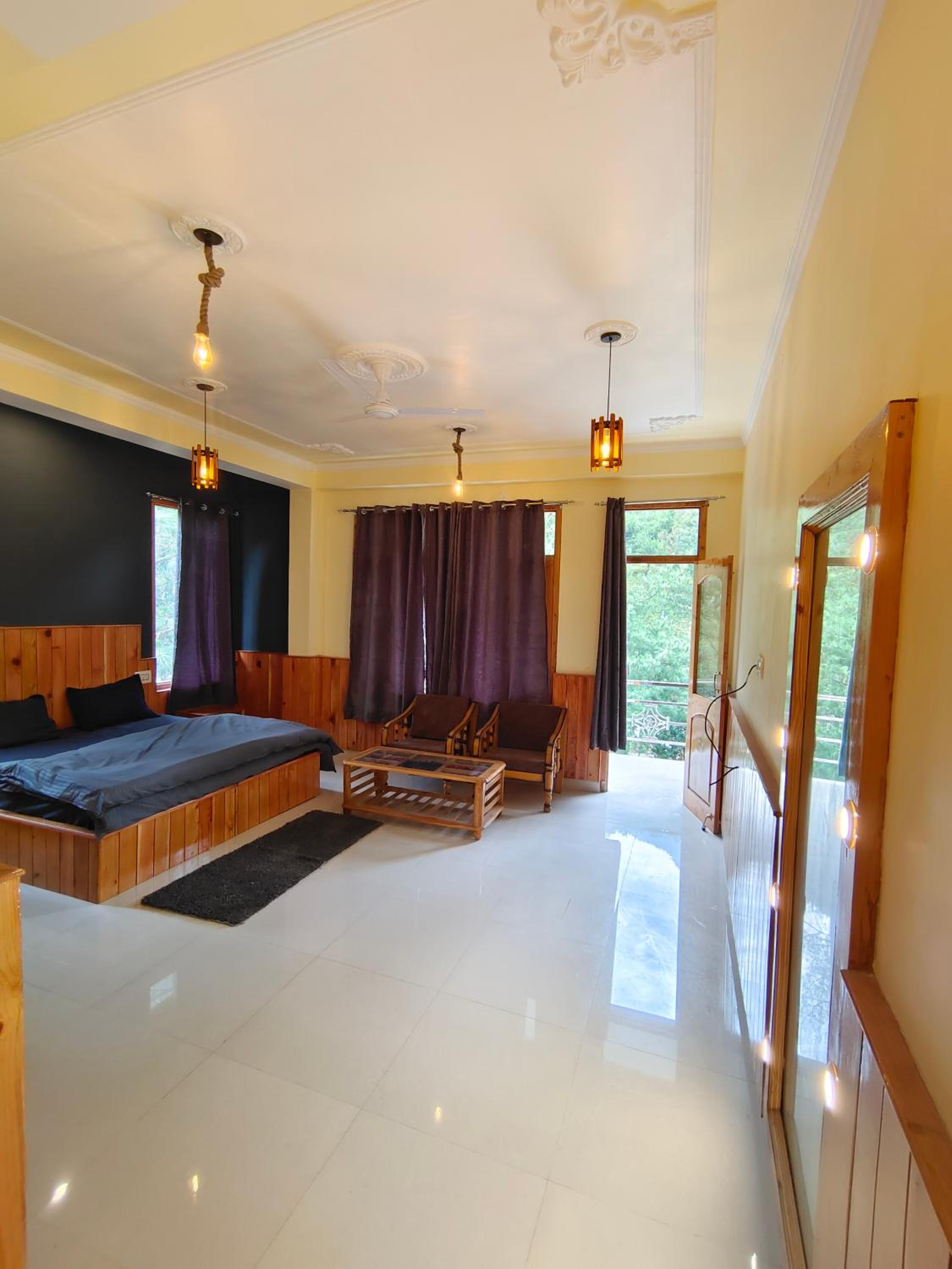 Deluxe Double Room with Balcony - Photo 21