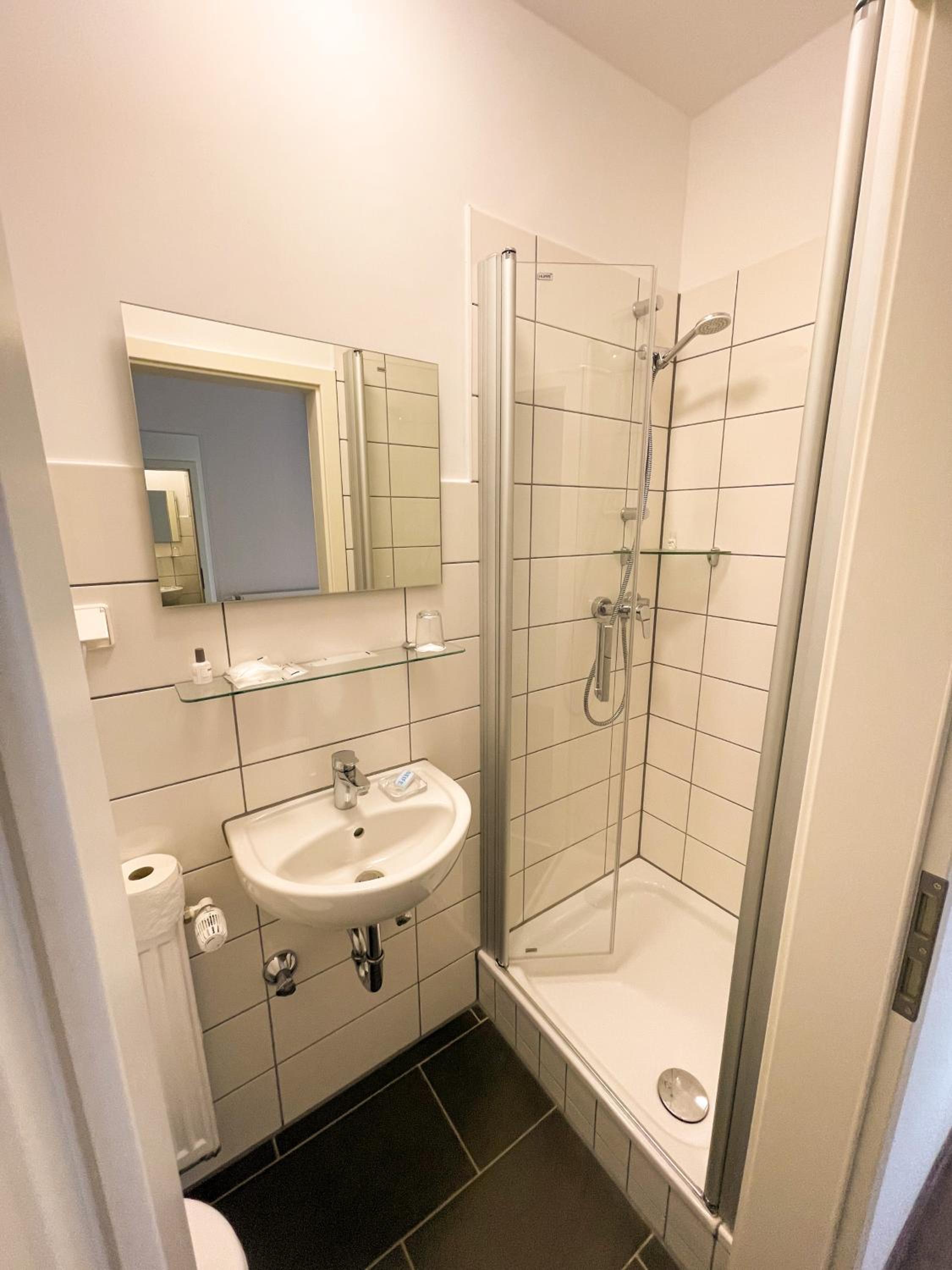 Standard Double Room - Photo 2