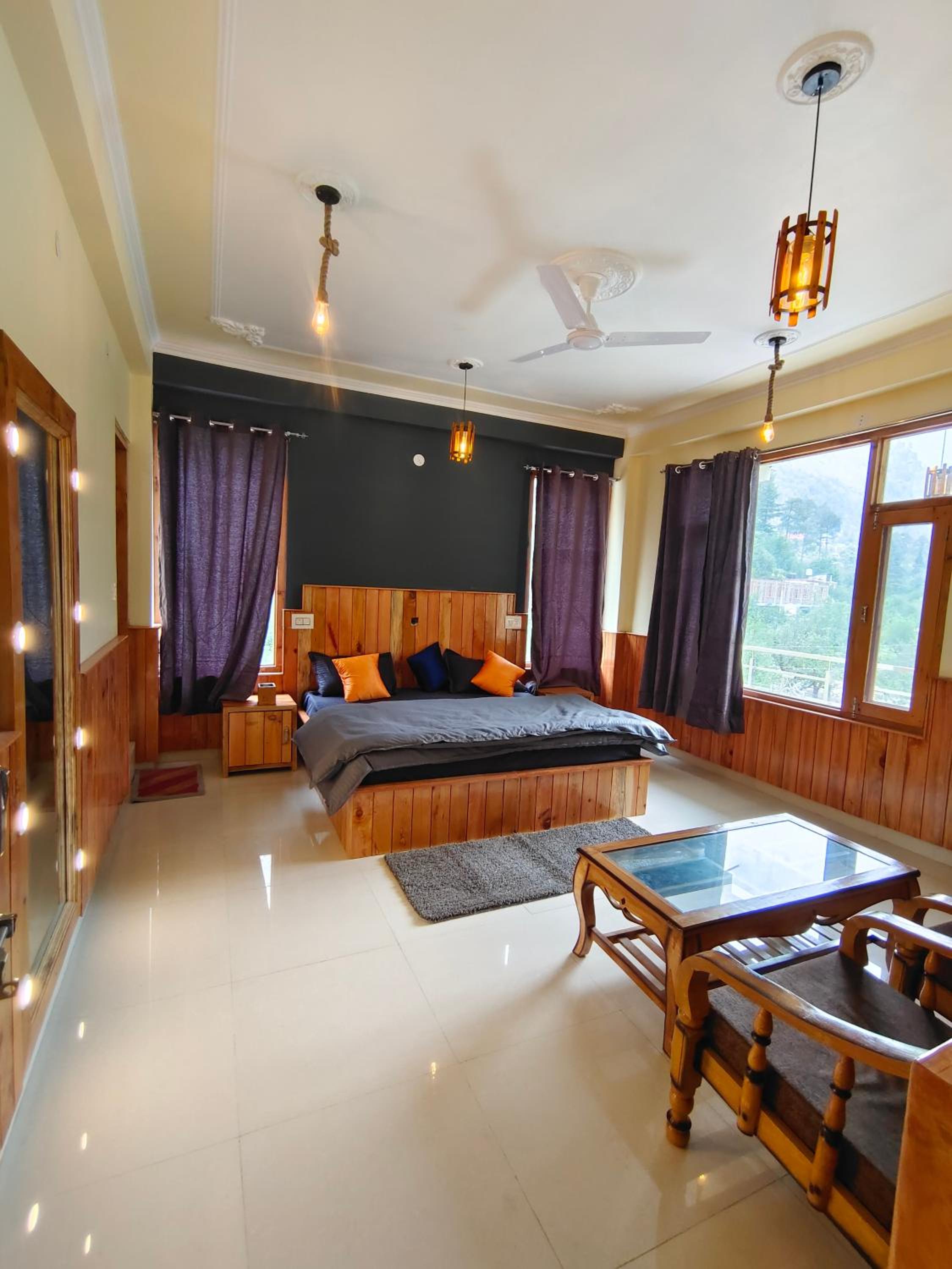 Deluxe Double Room with Balcony - Photo 8
